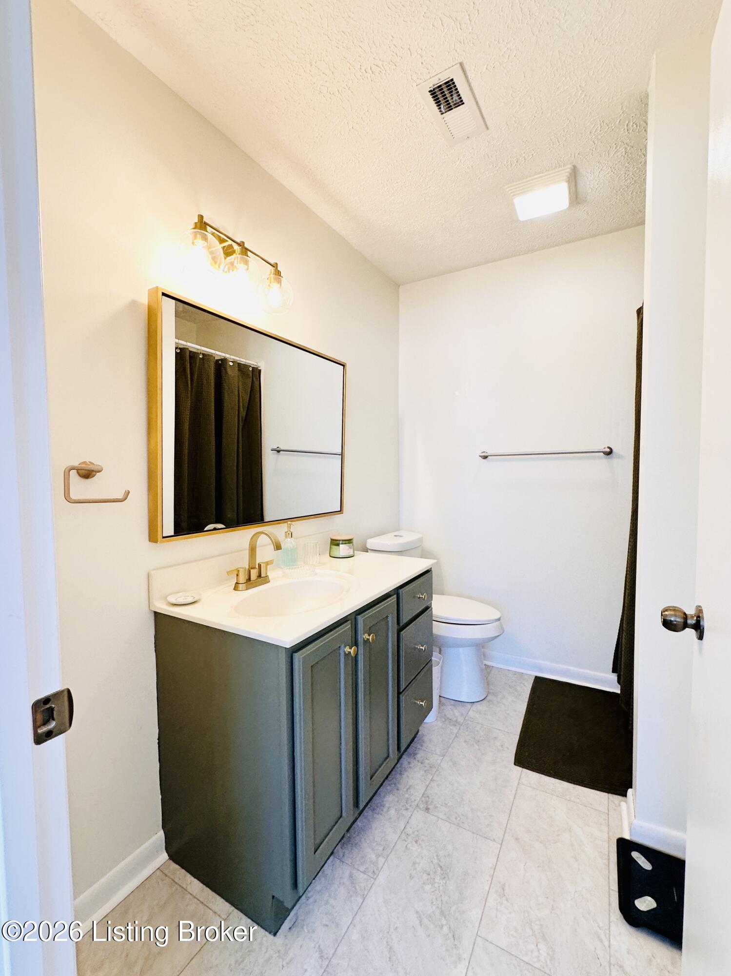 303 W Market St Property Photo 41
