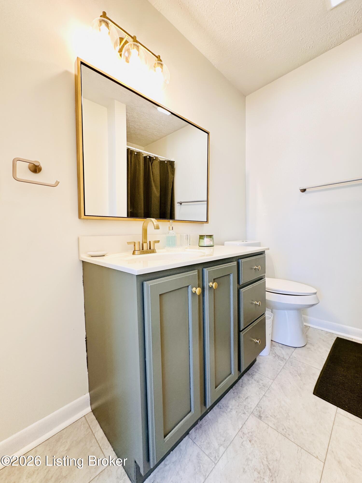 303 W Market St Property Photo 43
