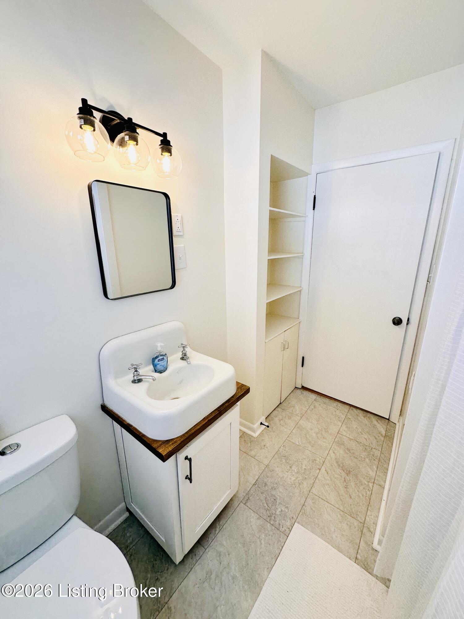303 W Market St Property Photo 51