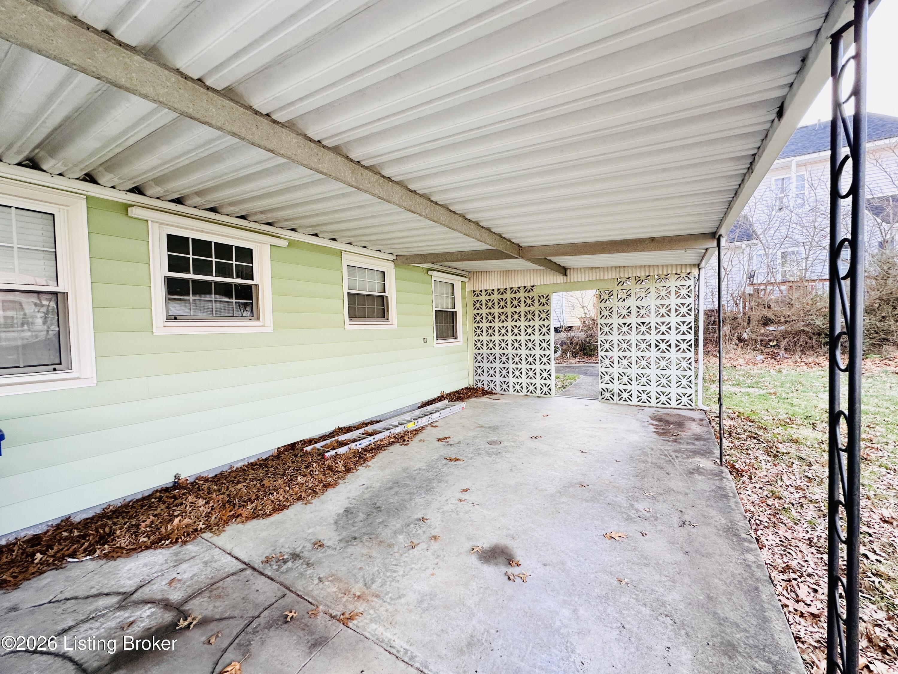 303 W Market St Property Photo 53