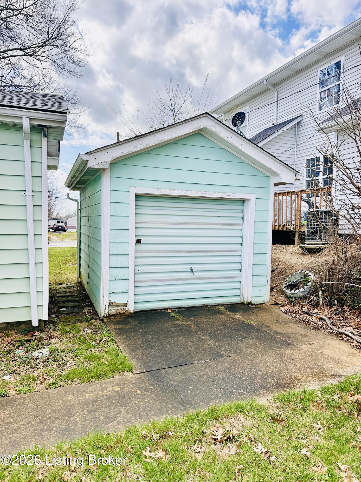 303 W Market St Property Photo 55