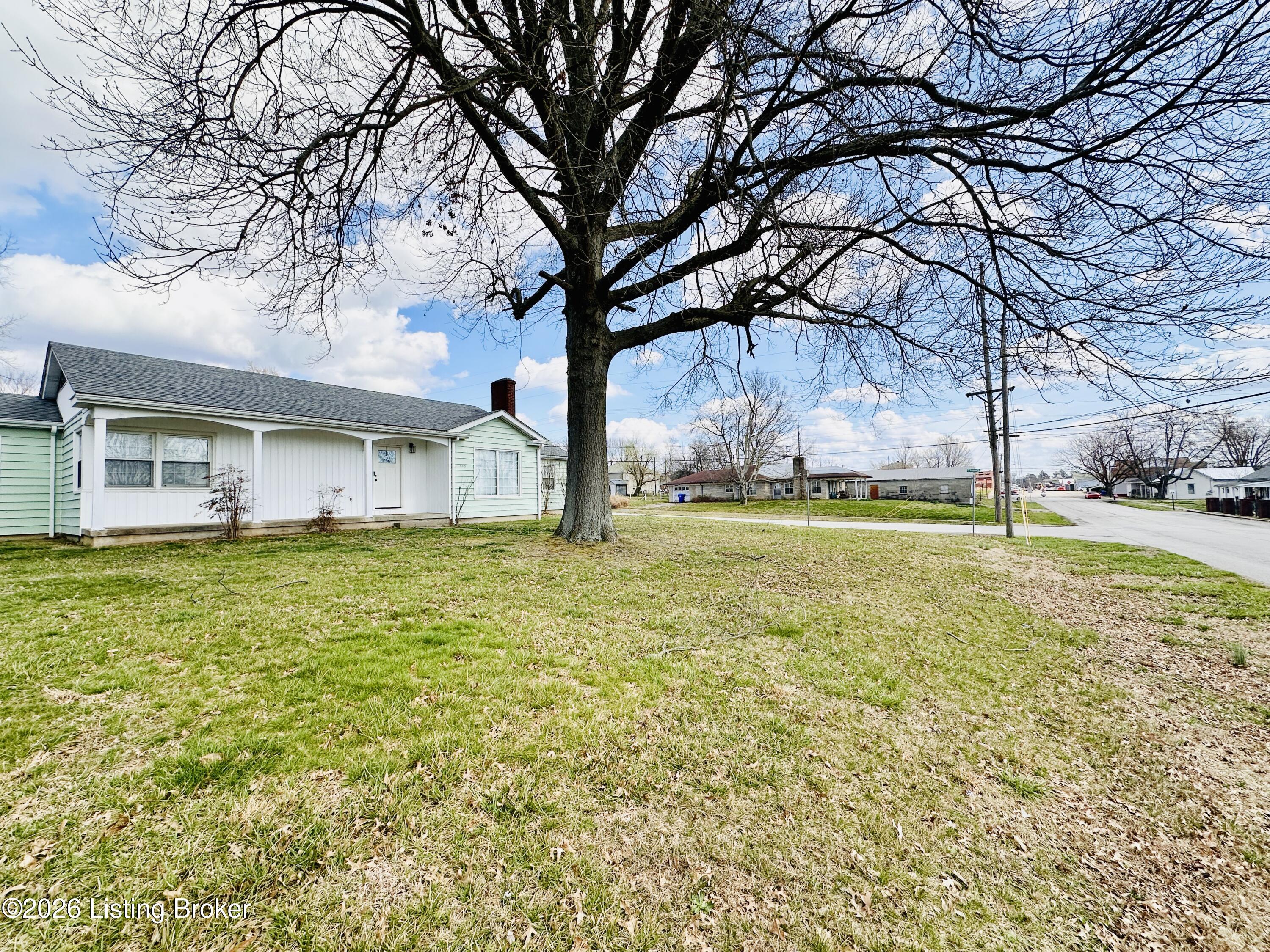 303 W Market St Property Photo 63
