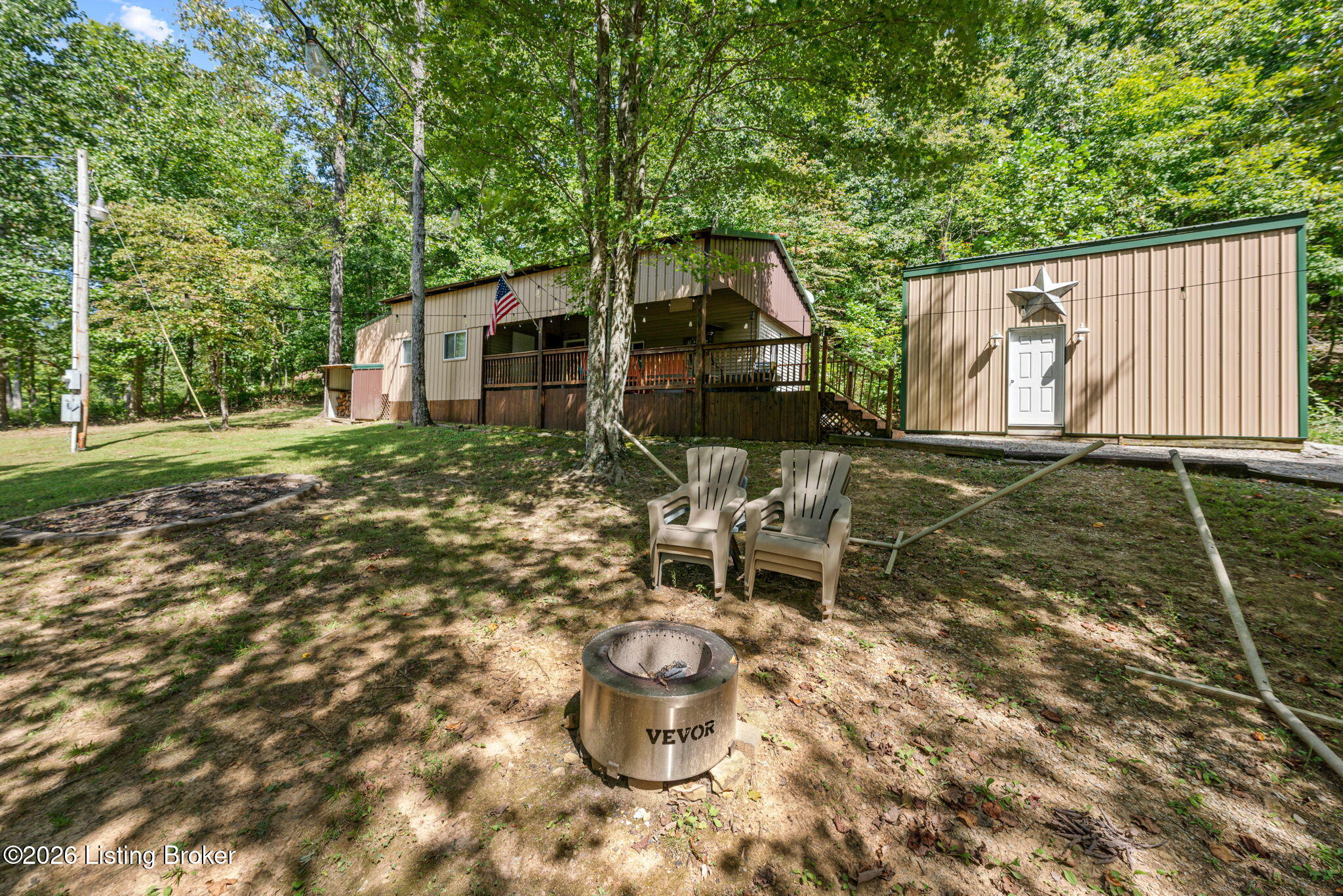 585 Trailwoods Dr Property Photo 2