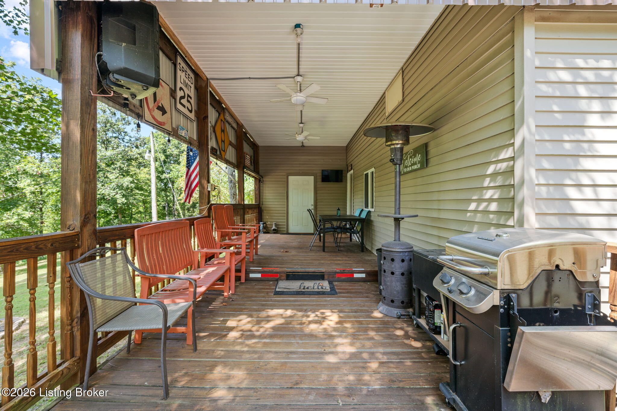 585 Trailwoods Dr Property Photo 3