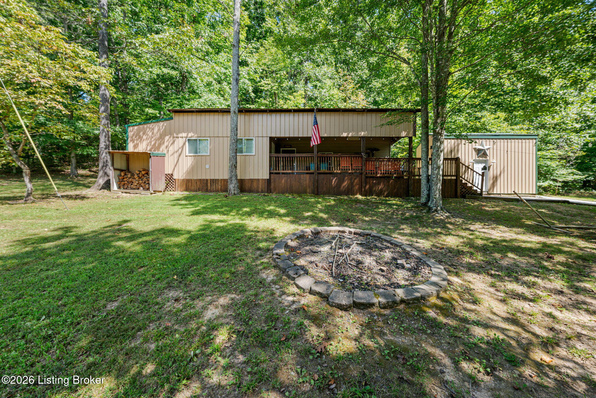 585 Trailwoods Dr Property Photo 4