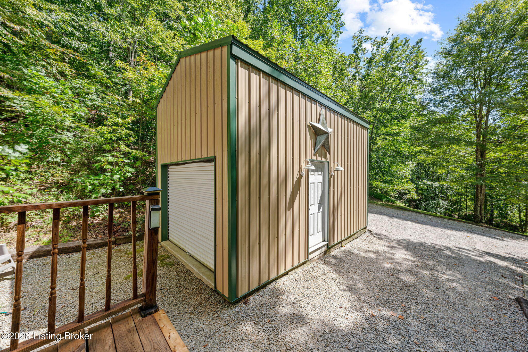 585 Trailwoods Dr Property Photo 27