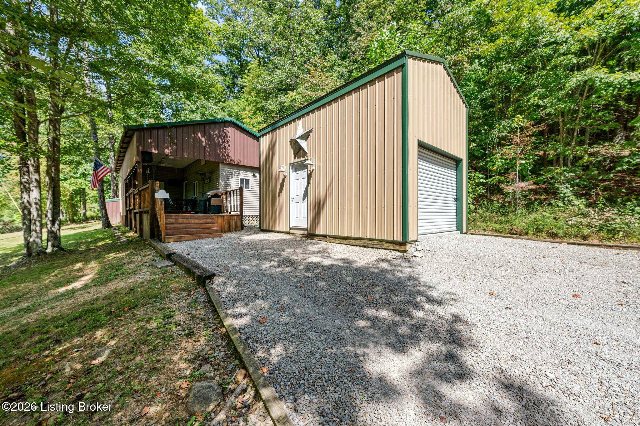 585 Trailwoods Dr Property Photo 28
