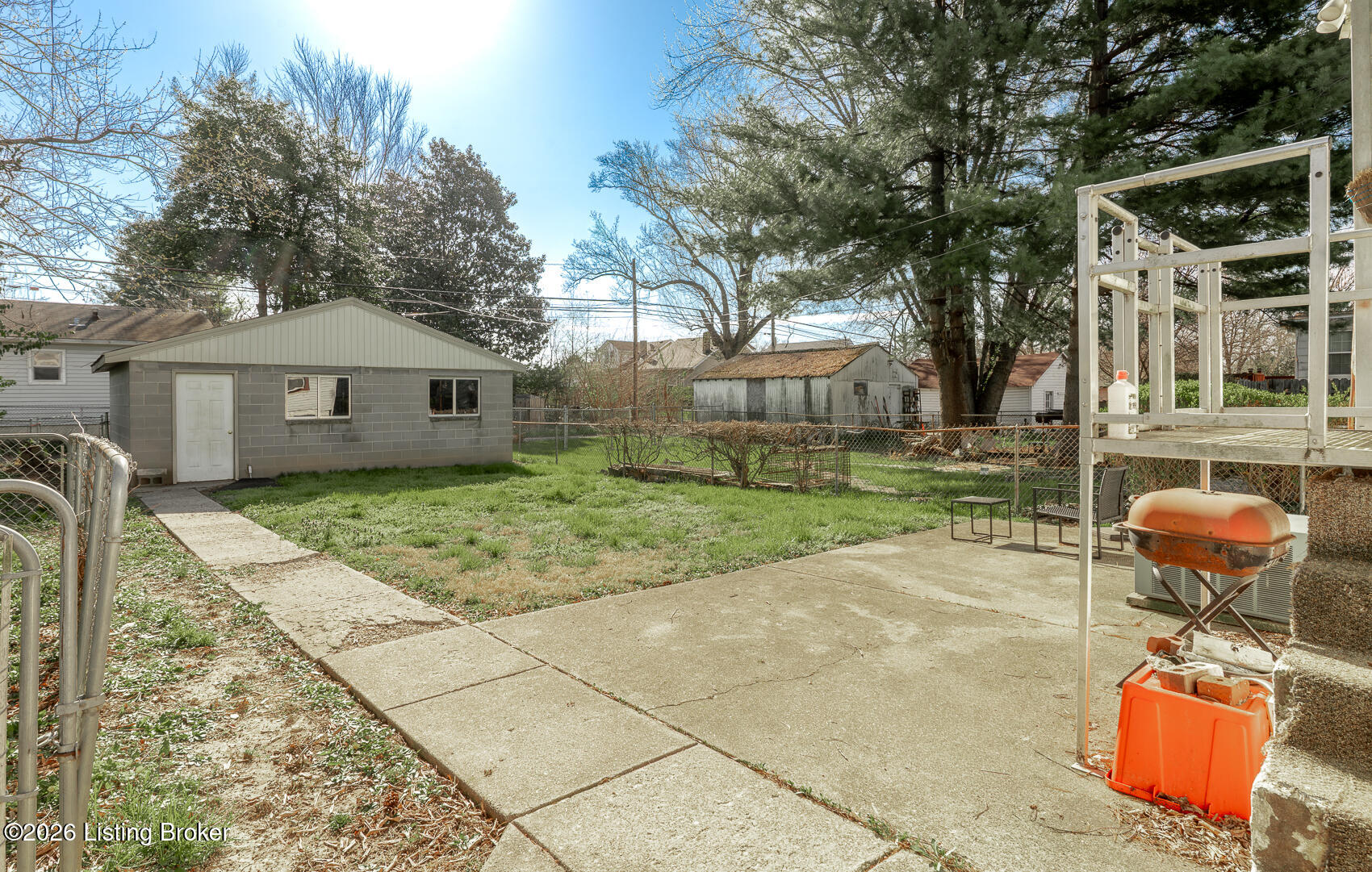 1061 Cecil Ave Property Photo 3