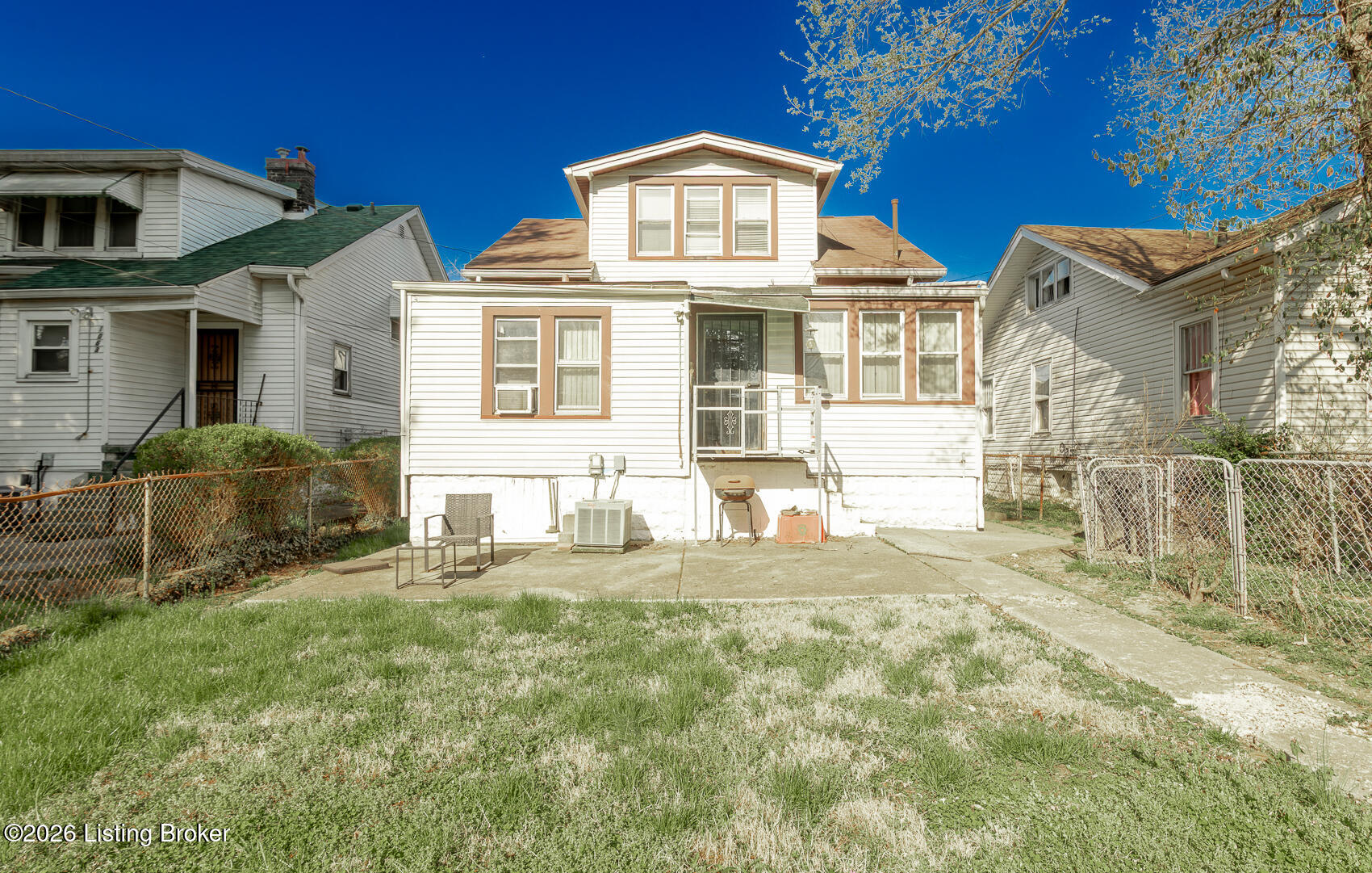 1061 Cecil Ave Property Photo 4