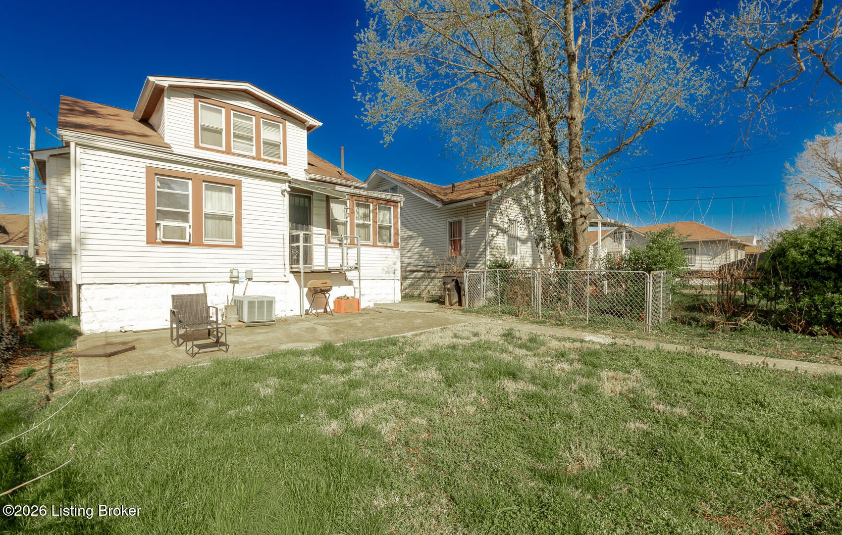 1061 Cecil Ave Property Photo 5