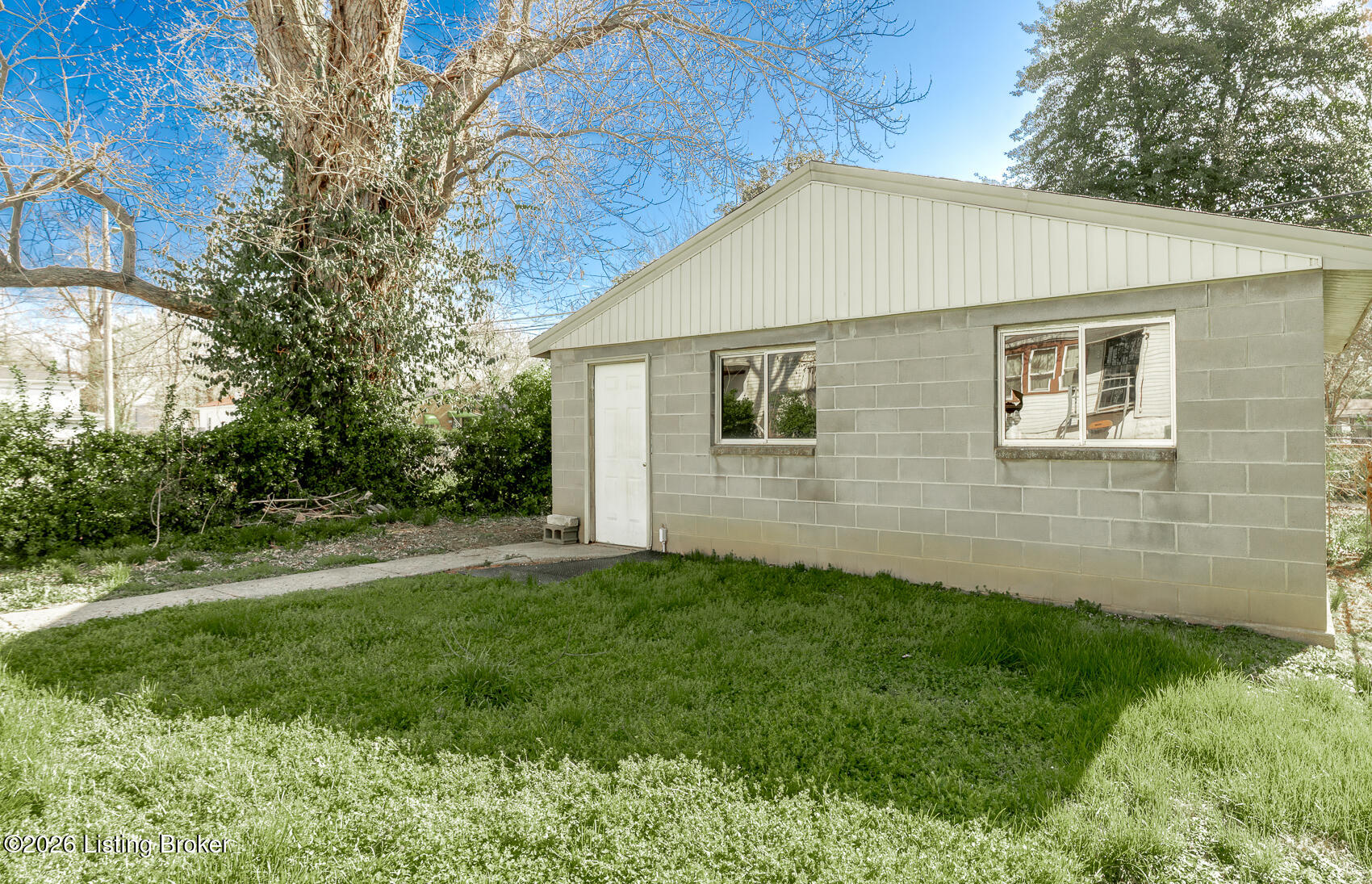 1061 Cecil Ave Property Photo 6