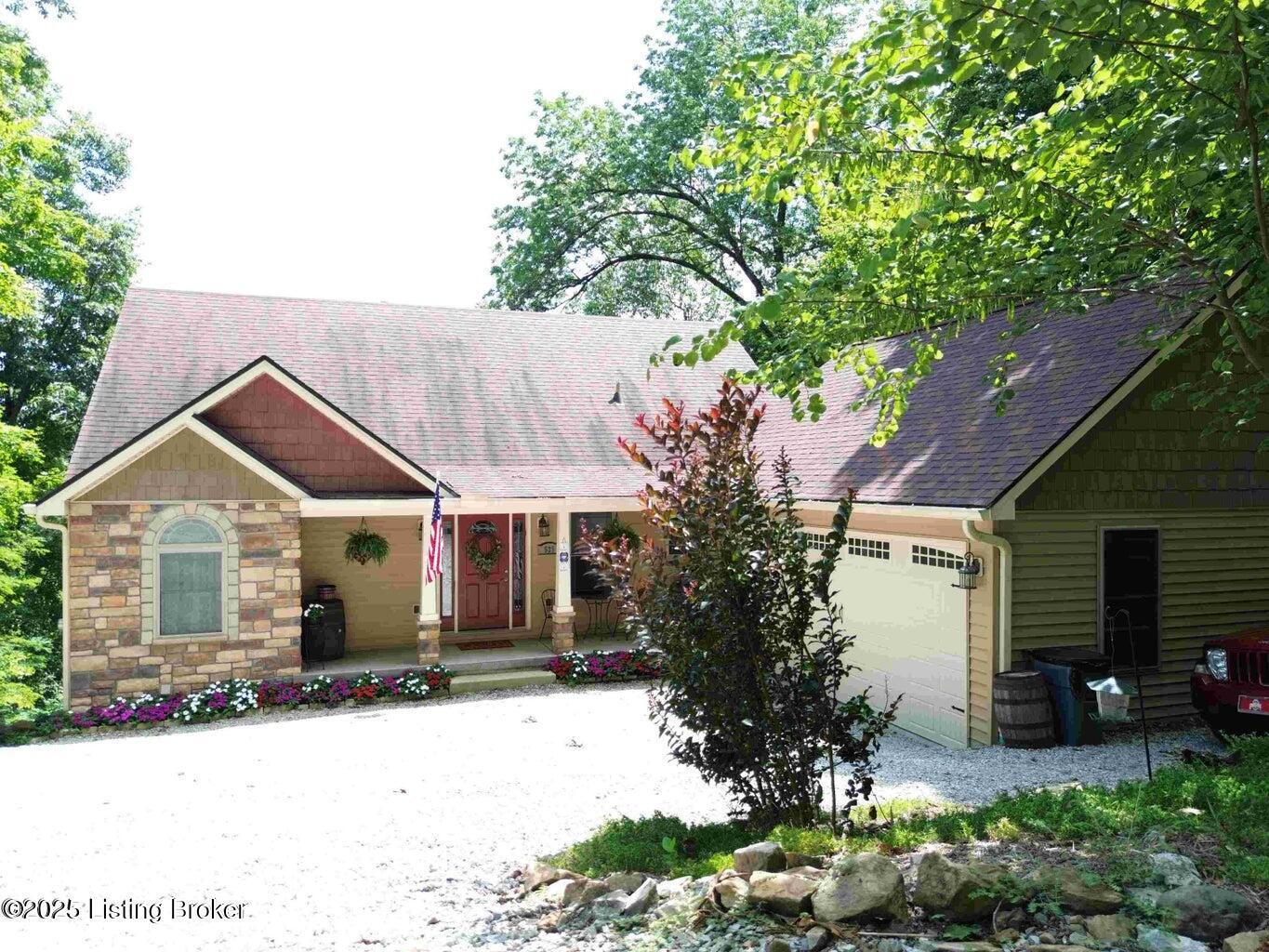 525 N Riverbend Rd Property Photo 2