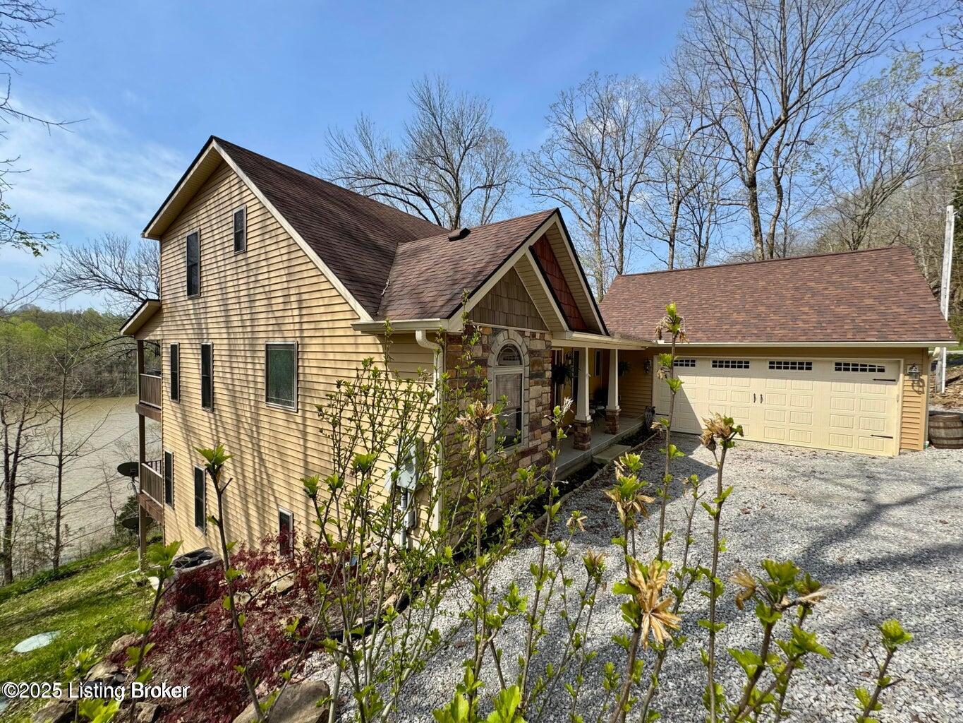 525 N Riverbend Rd Property Photo 4