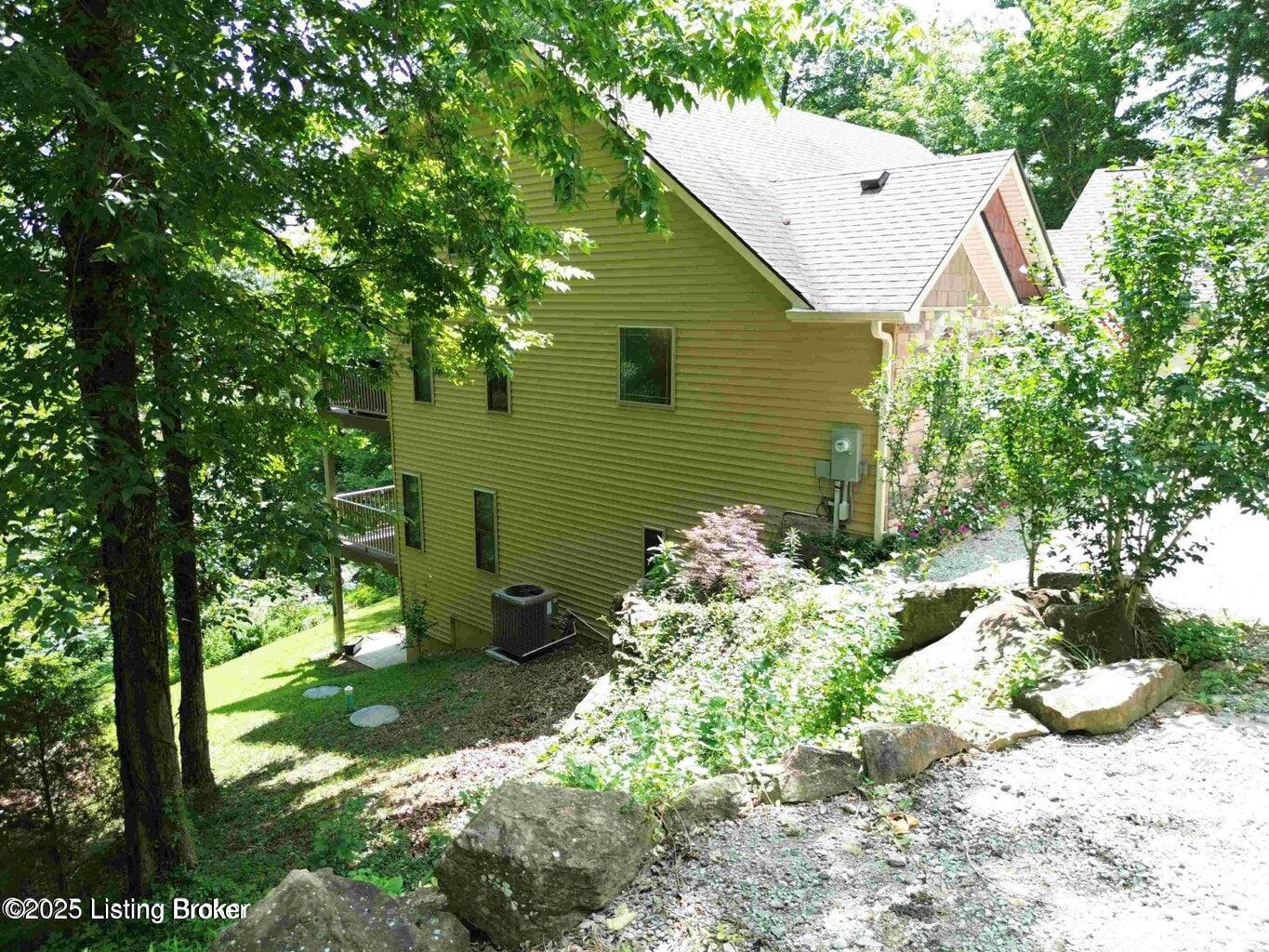 525 N Riverbend Rd Property Photo 6