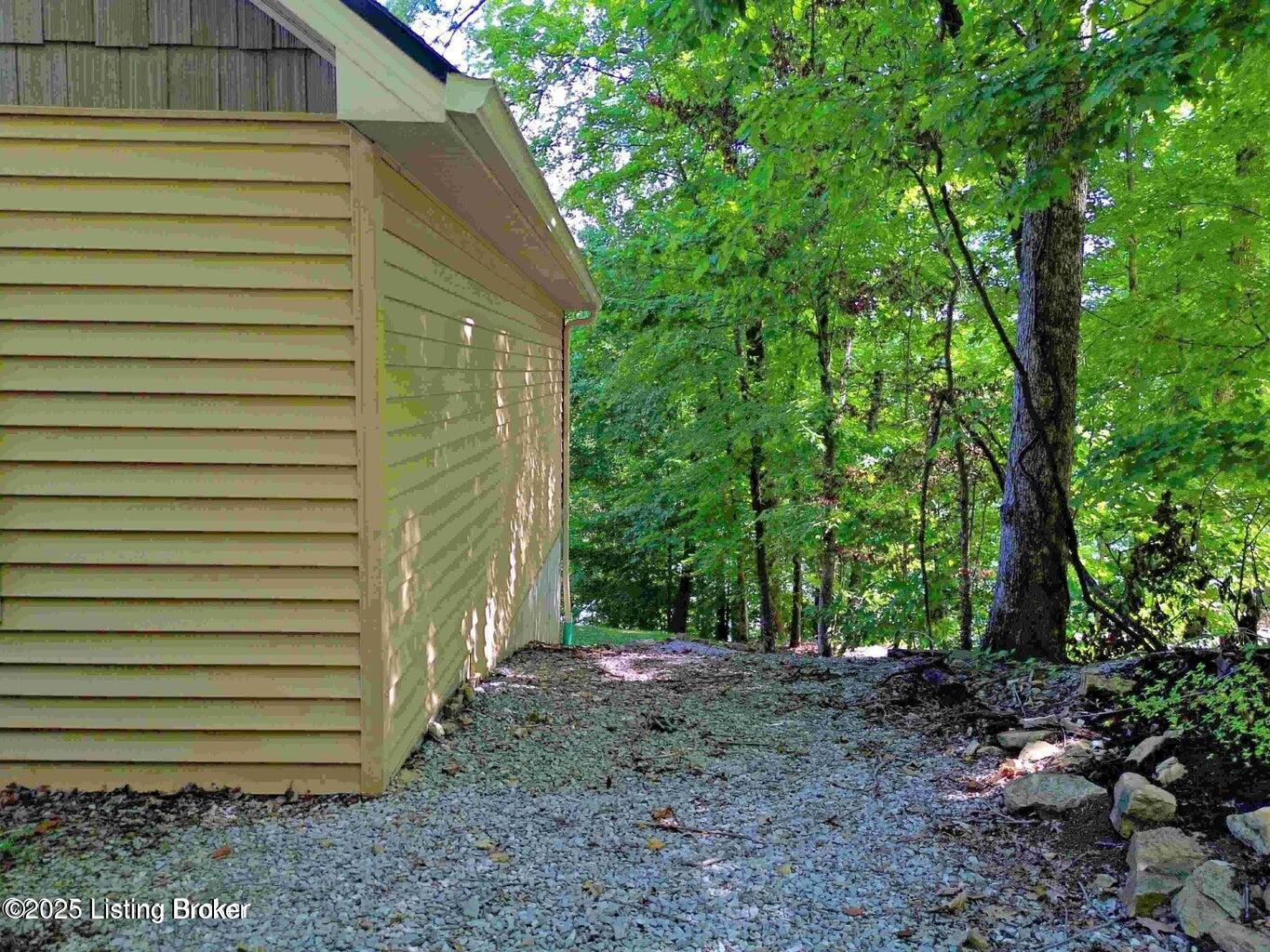 525 N Riverbend Rd Property Photo 7