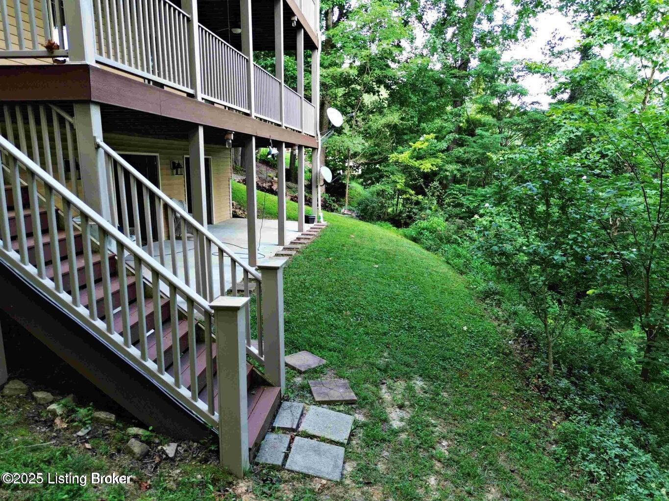 525 N Riverbend Rd Property Photo 10