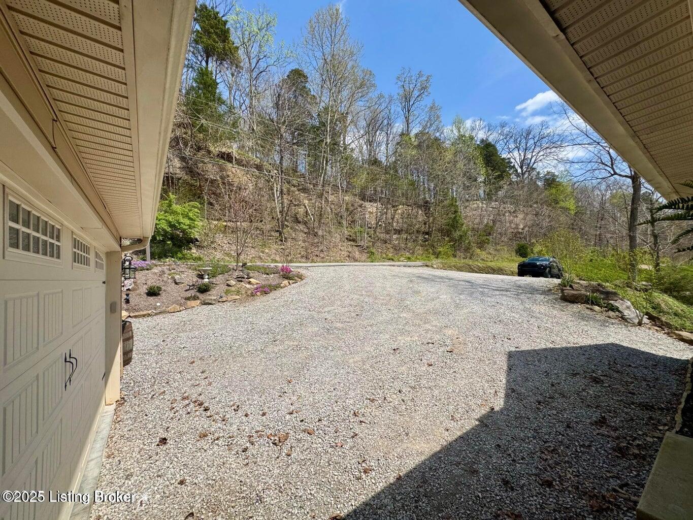 525 N Riverbend Rd Property Photo 23