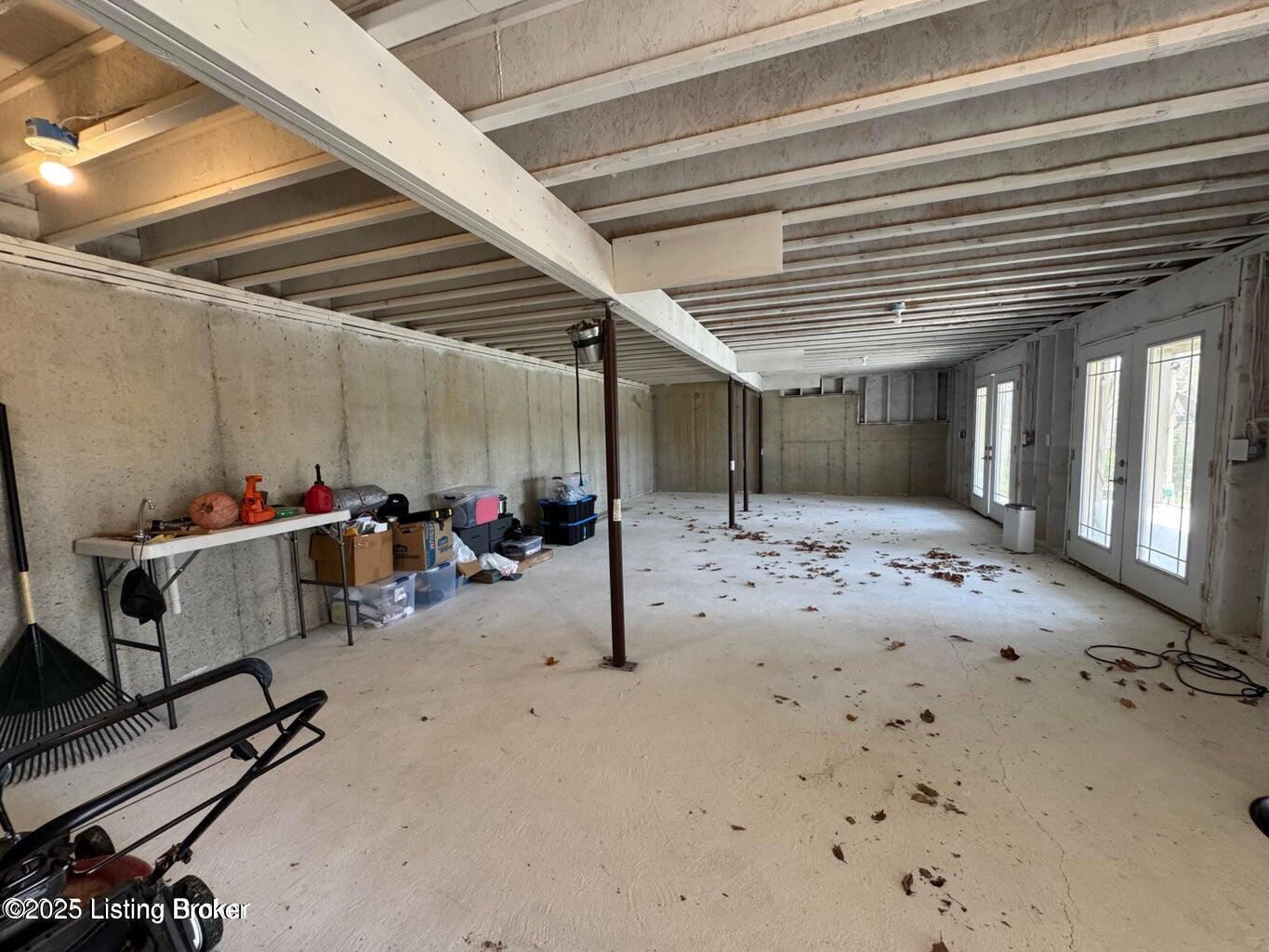 525 N Riverbend Rd Property Photo 81