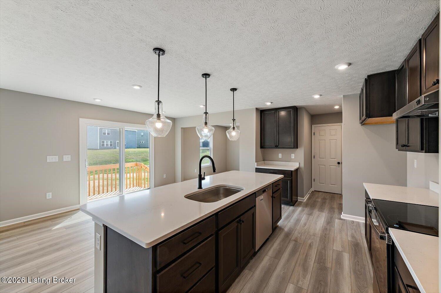 720 Learning Ridge Property Photo 4