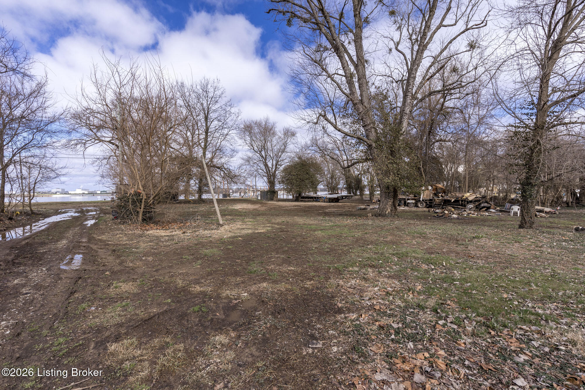 5225 River Rd Property Photo 6