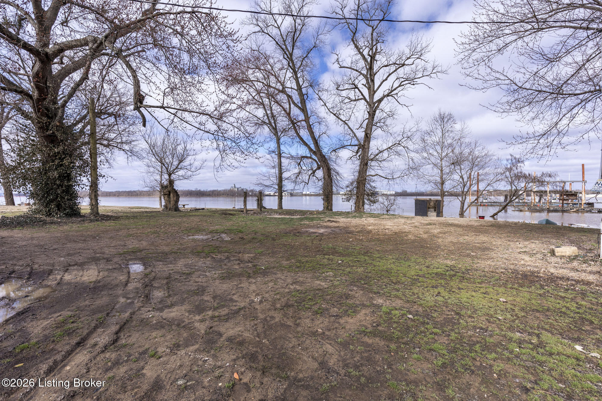 5225 River Rd Property Photo 9