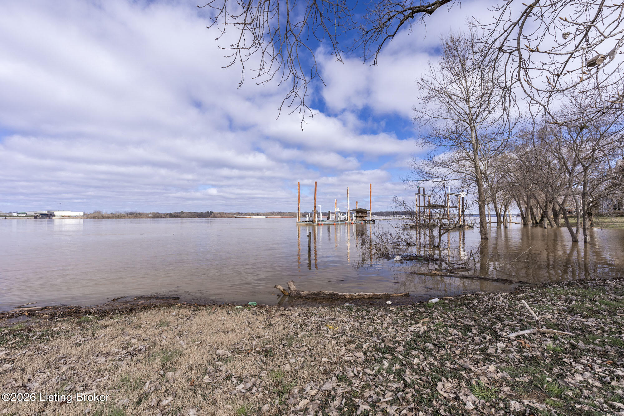 5225 River Rd Property Photo 12