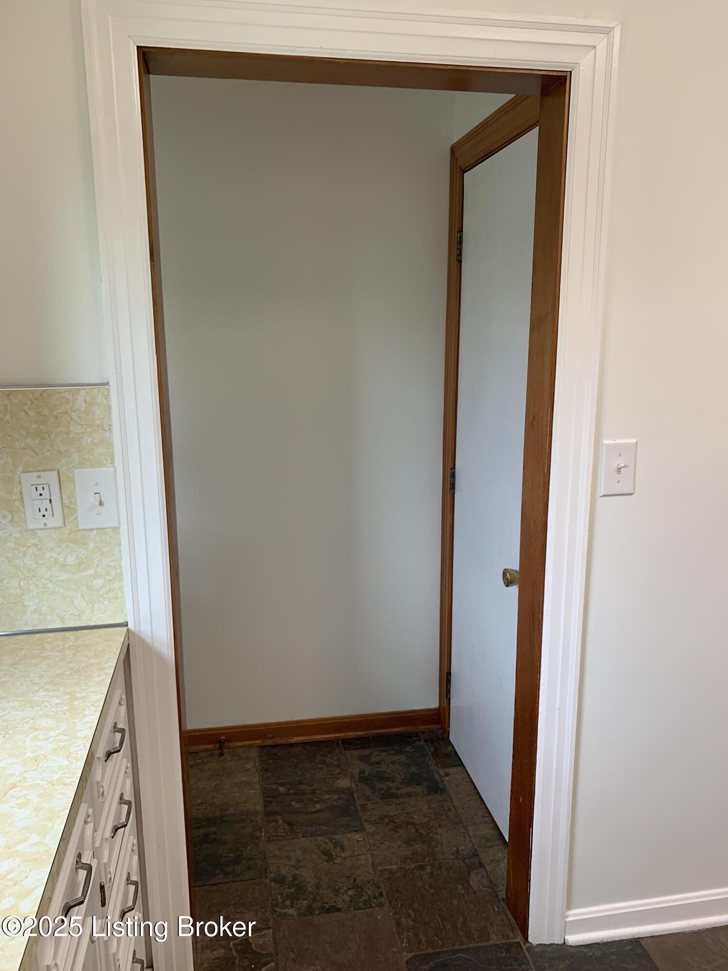 311 Maple Ct Property Photo 48