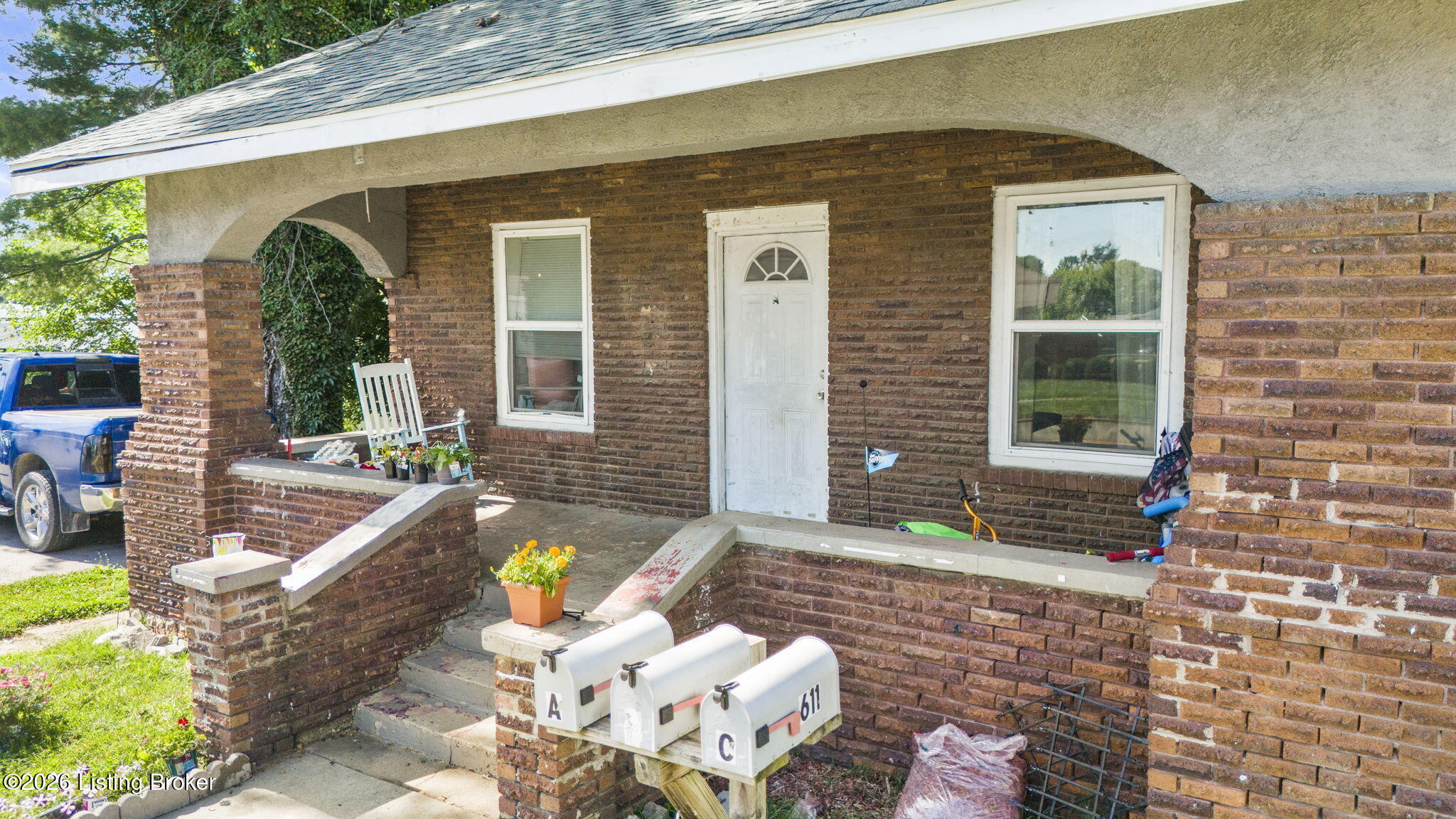 611 Highland Ave Property Photo 3