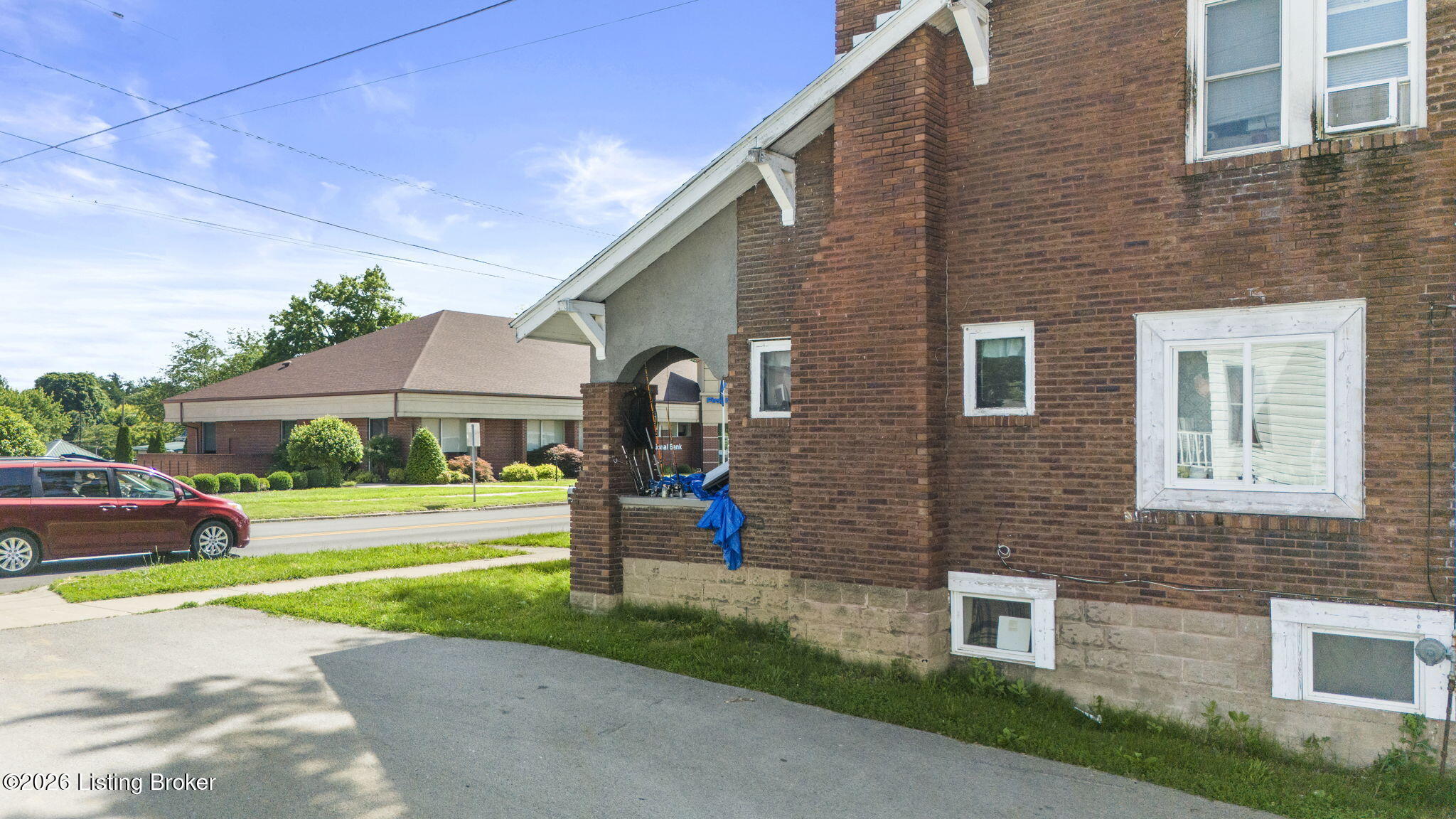 611 Highland Ave Property Photo 4