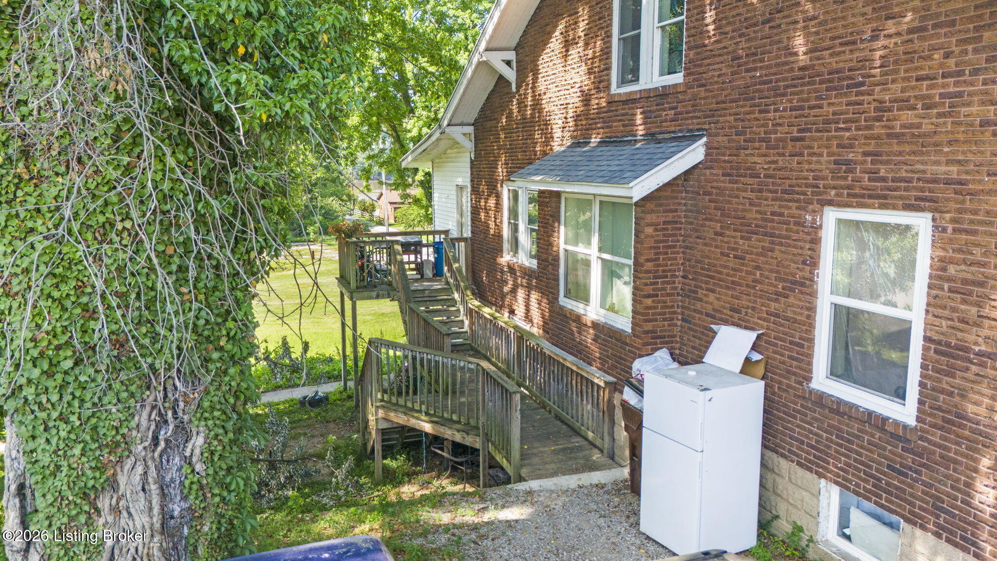 611 Highland Ave Property Photo 5