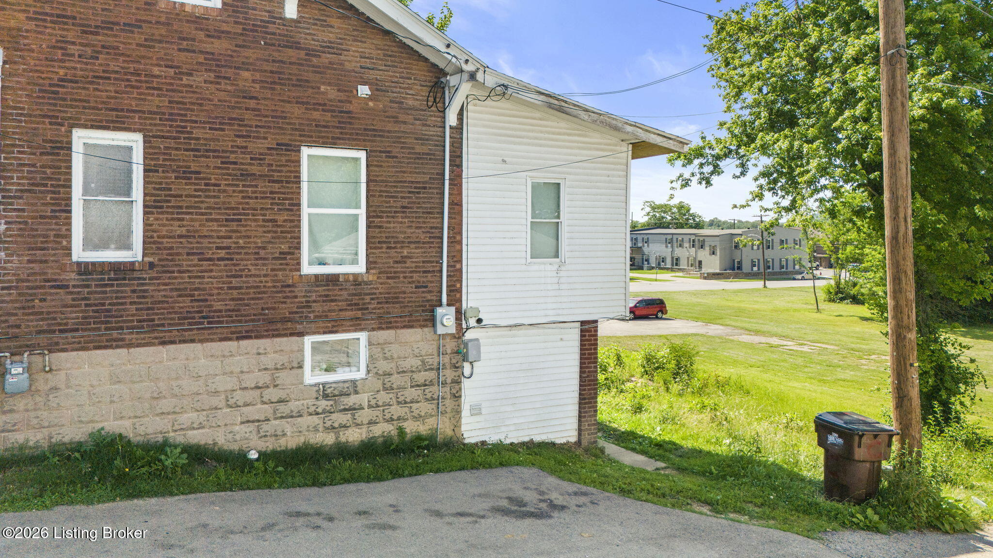 611 Highland Ave Property Photo 6