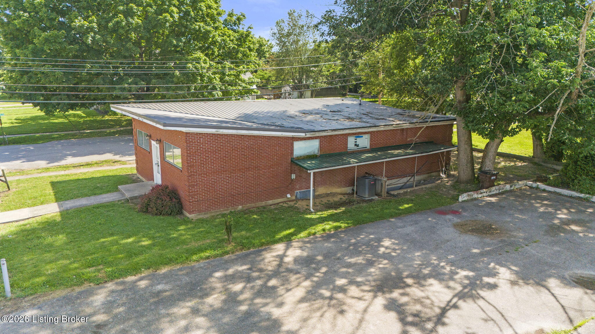 216 5th St Property Photo 3