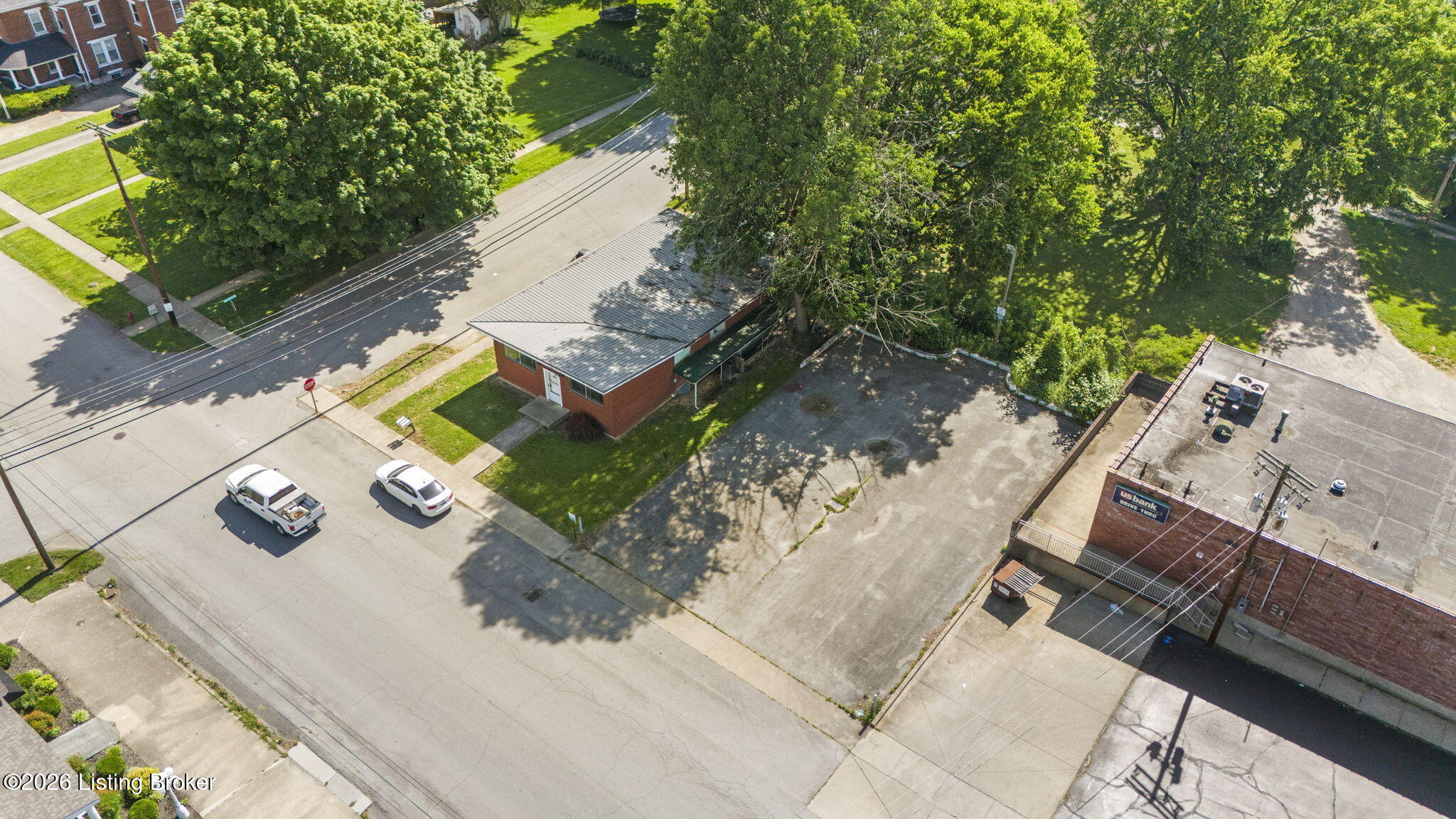 216 5th St Property Photo 9
