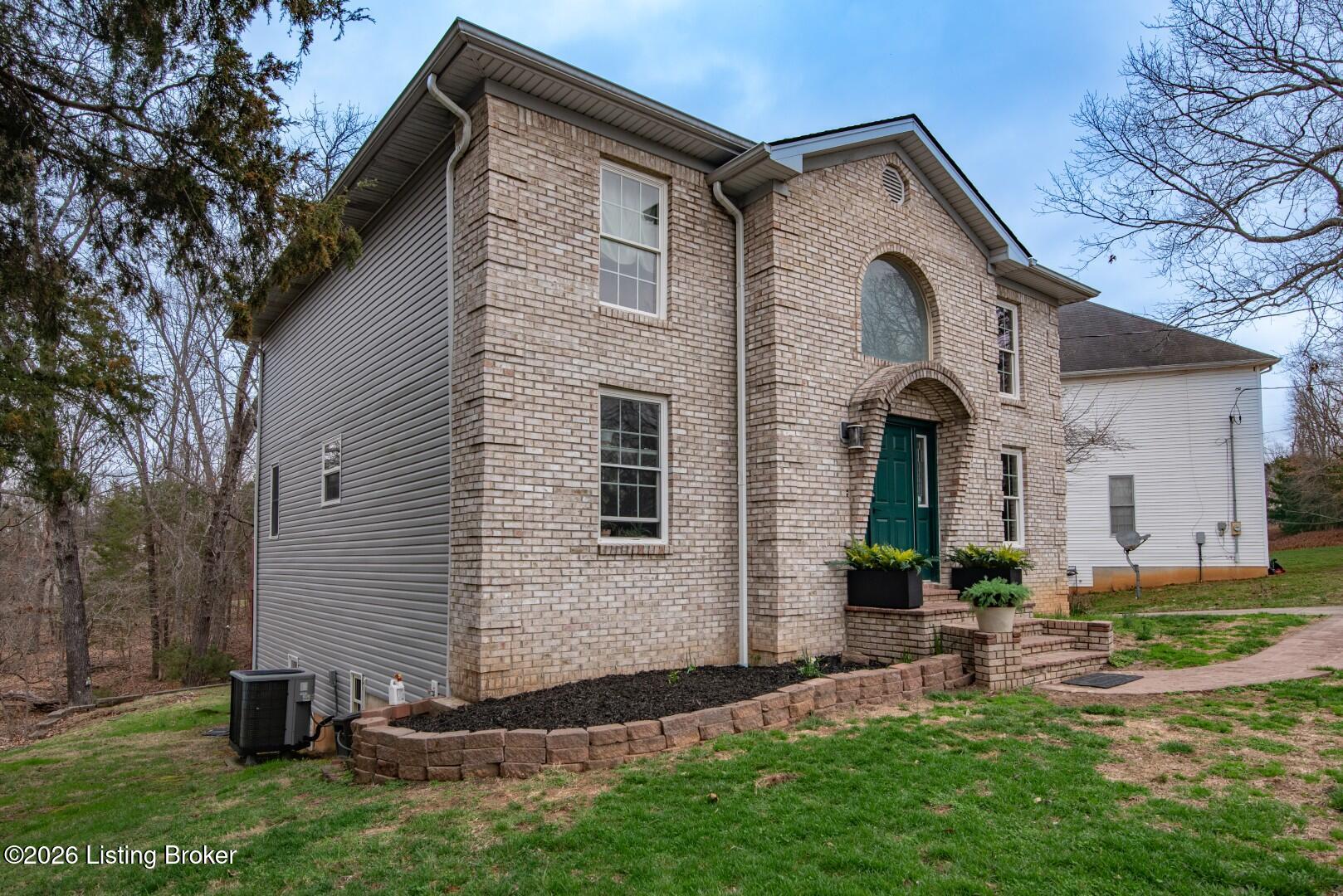 182 Woodview Dr Property Photo 2