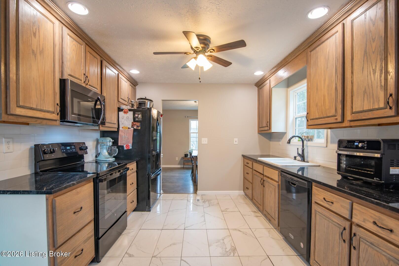 182 Woodview Dr Property Photo 43