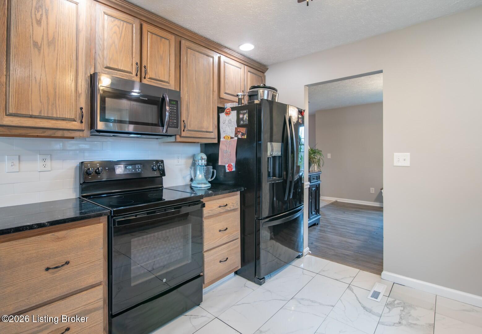 182 Woodview Dr Property Photo 44