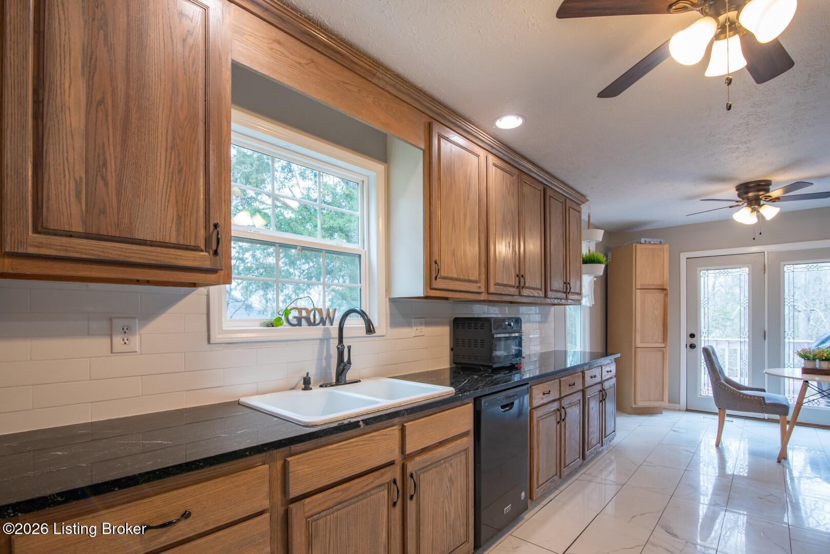 182 Woodview Dr Property Photo 46