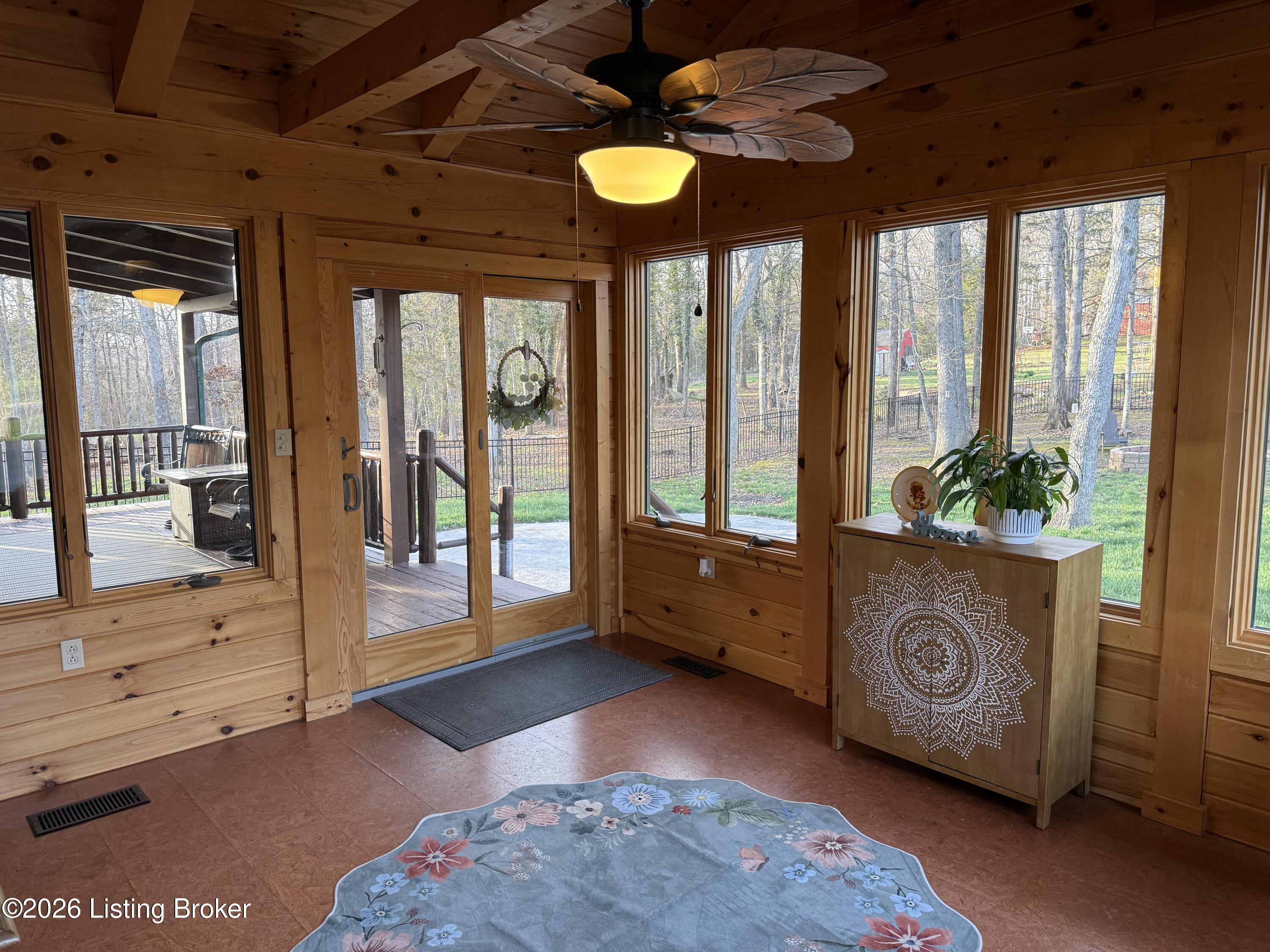 284 Pine Creek Rd Property Photo 18