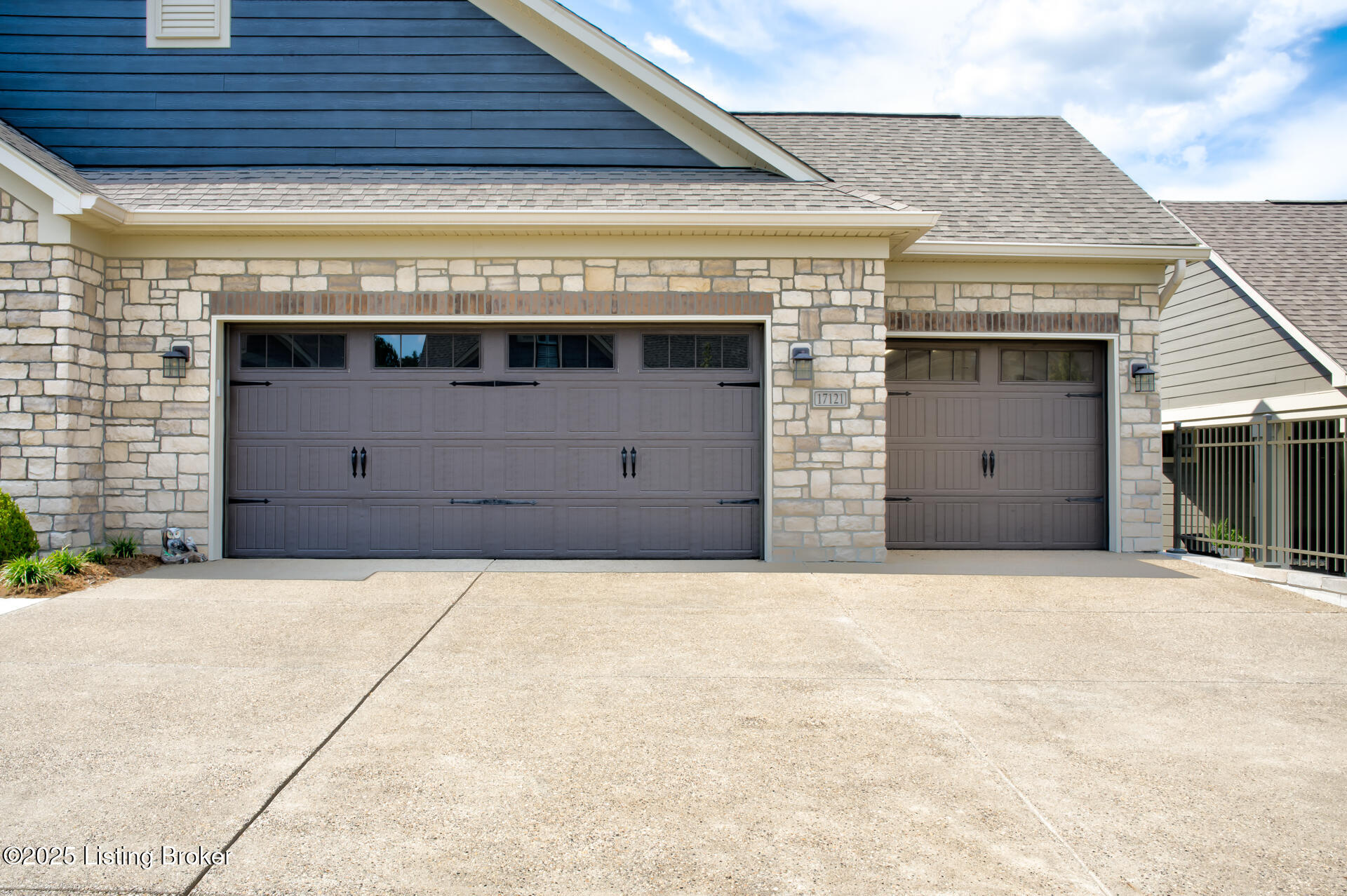 17121 Farrier Dr Property Photo 3