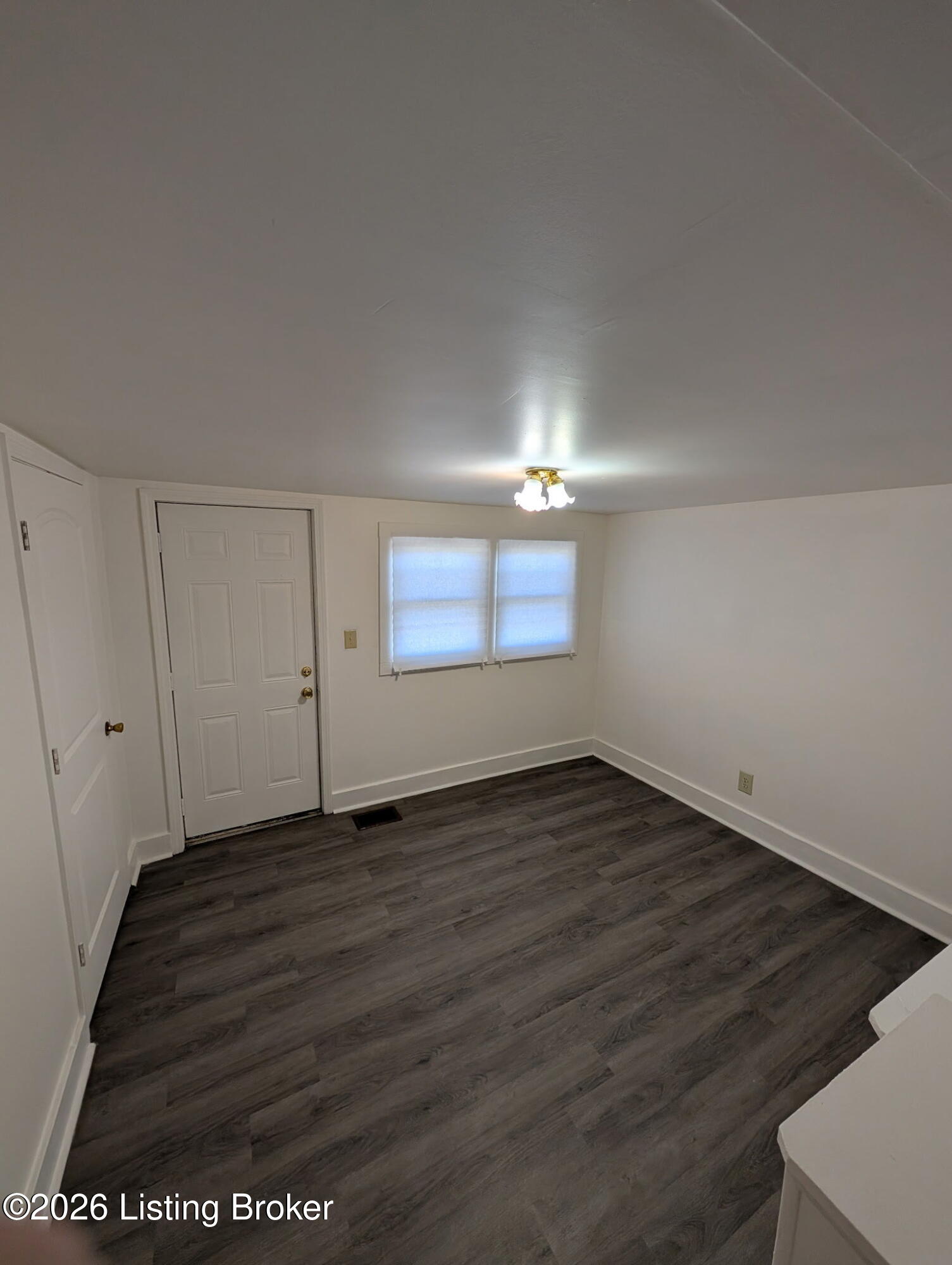 805 S 42nd St Property Photo 3