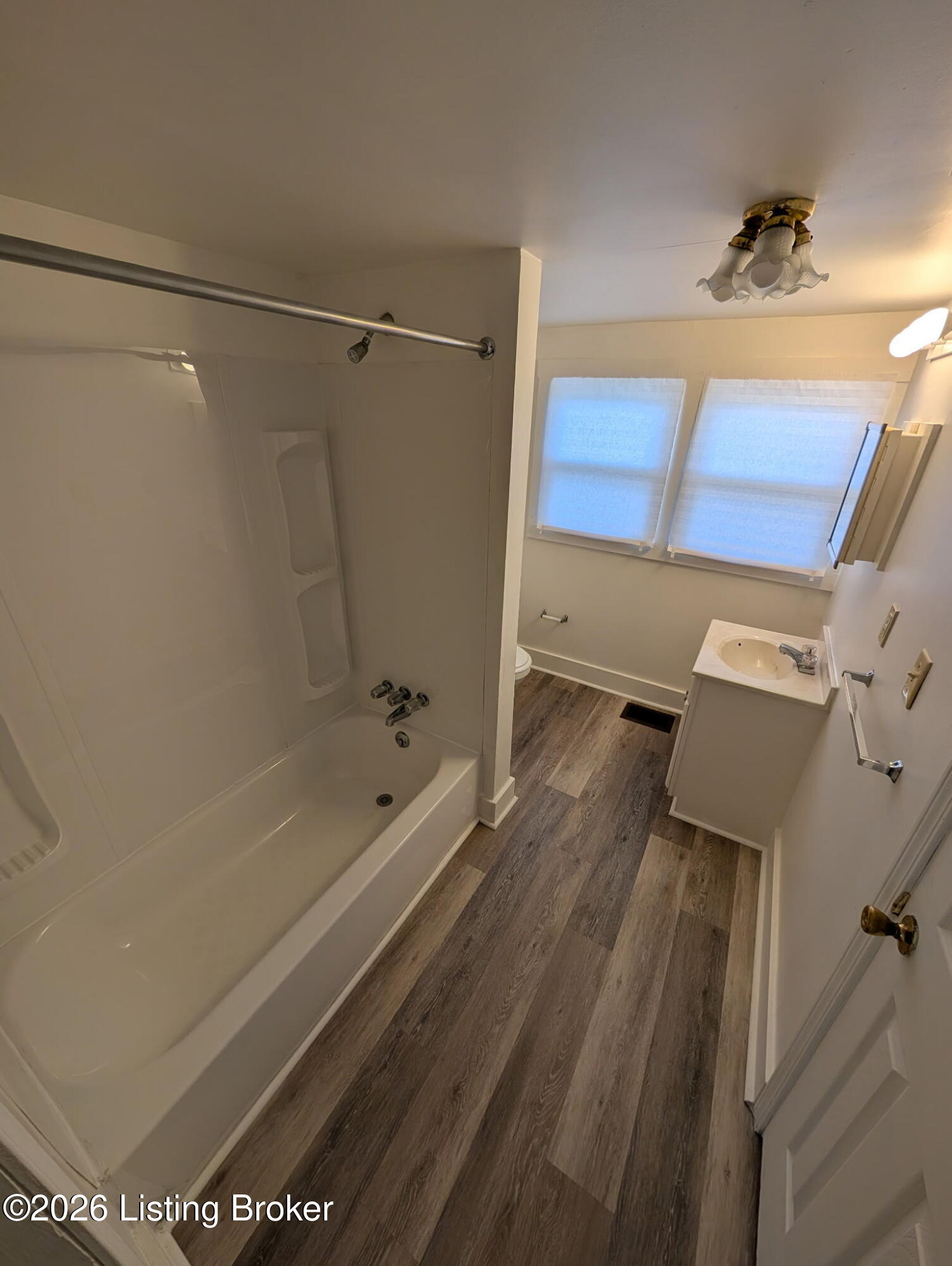 805 S 42nd St Property Photo 8