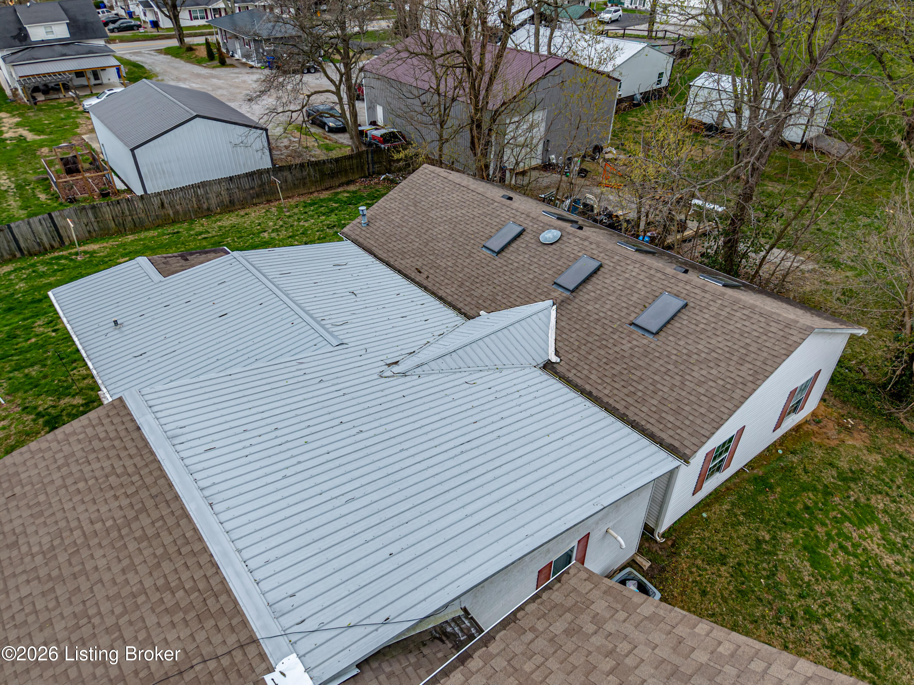 318 W Walnut St Property Photo 68