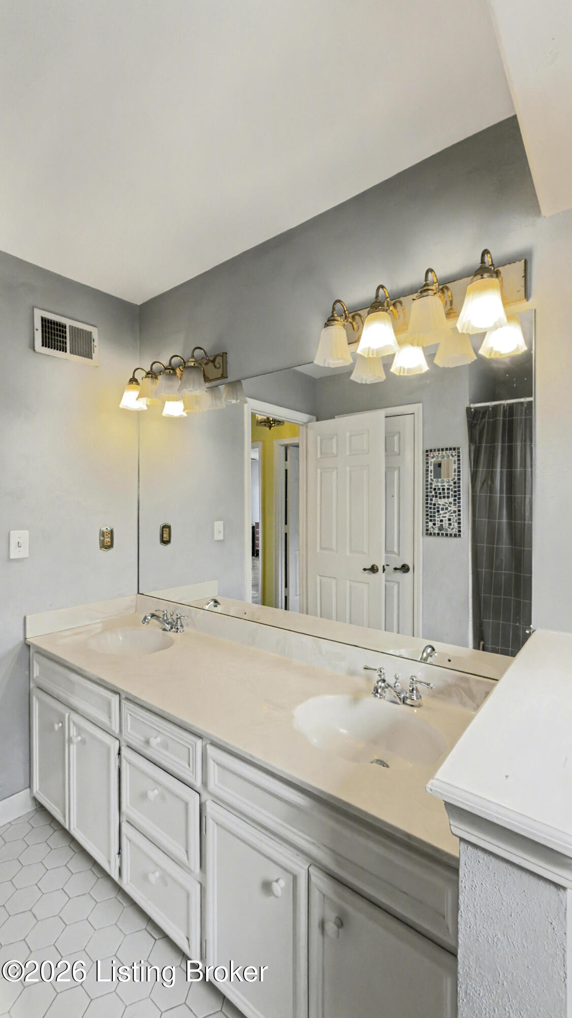2406 Phoenix Hill Dr Property Photo 26