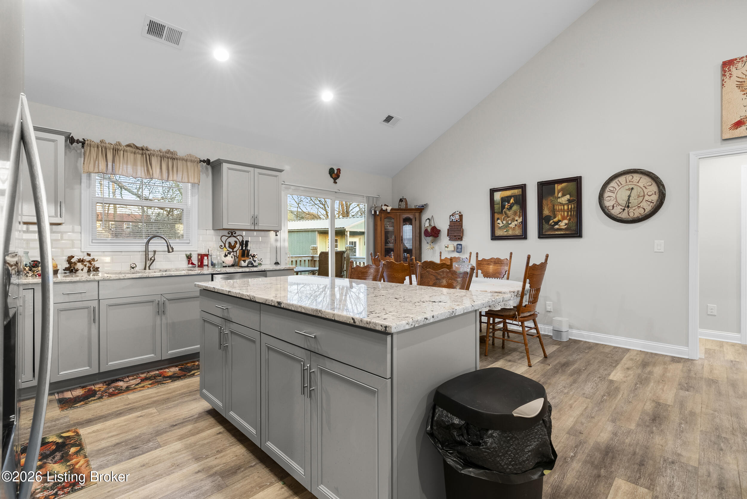 7323 Browns Ln Property Photo 19