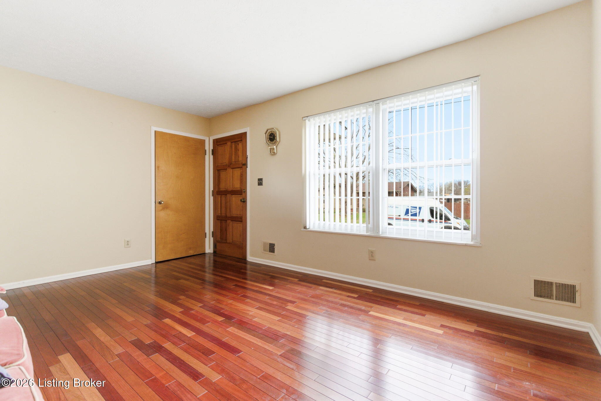 1518 Talmadge Way Property Photo 11