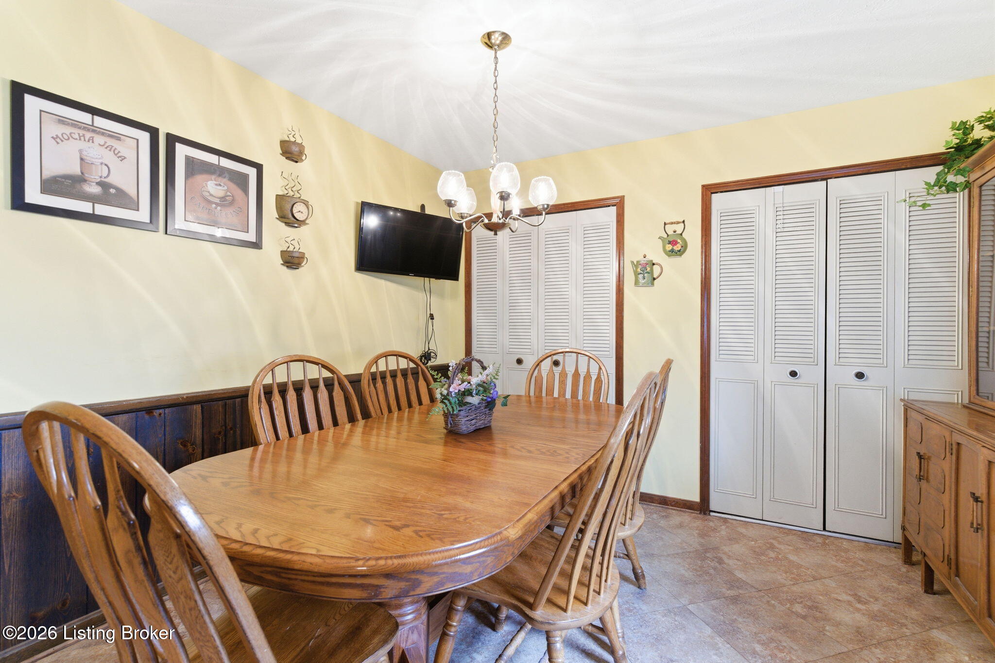 1518 Talmadge Way Property Photo 16