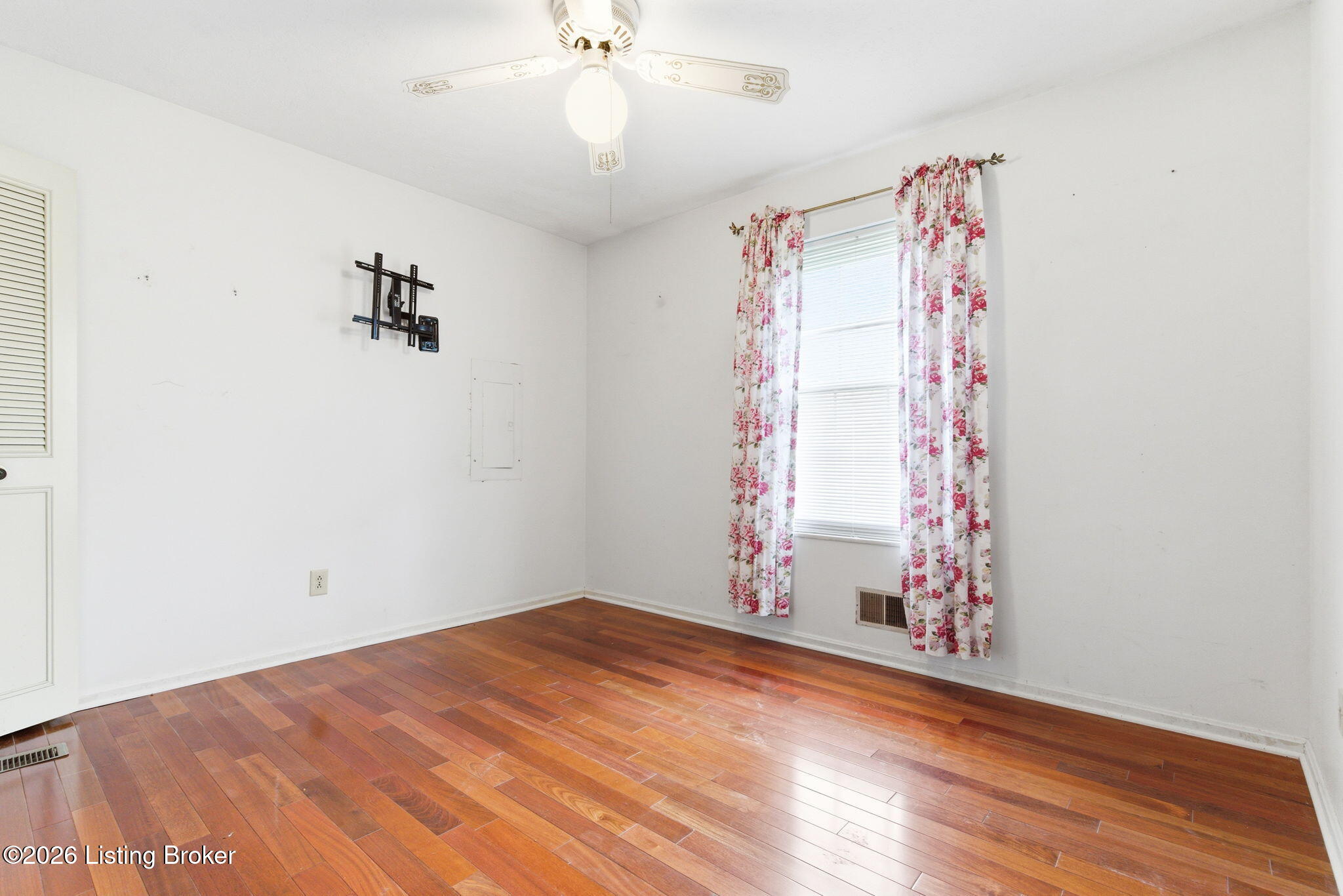 1518 Talmadge Way Property Photo 20
