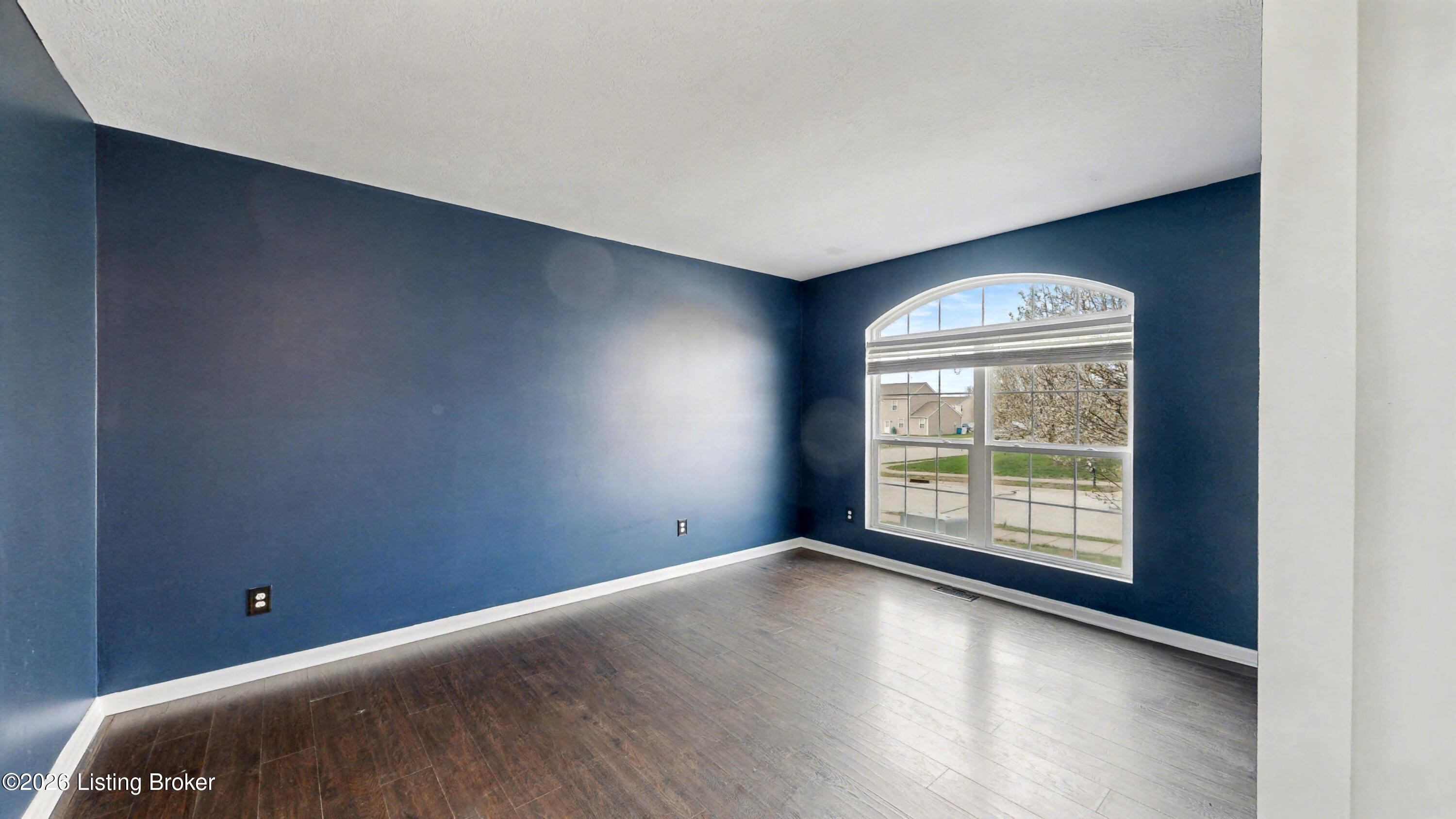 6057 Edgemont Way Property Photo 4