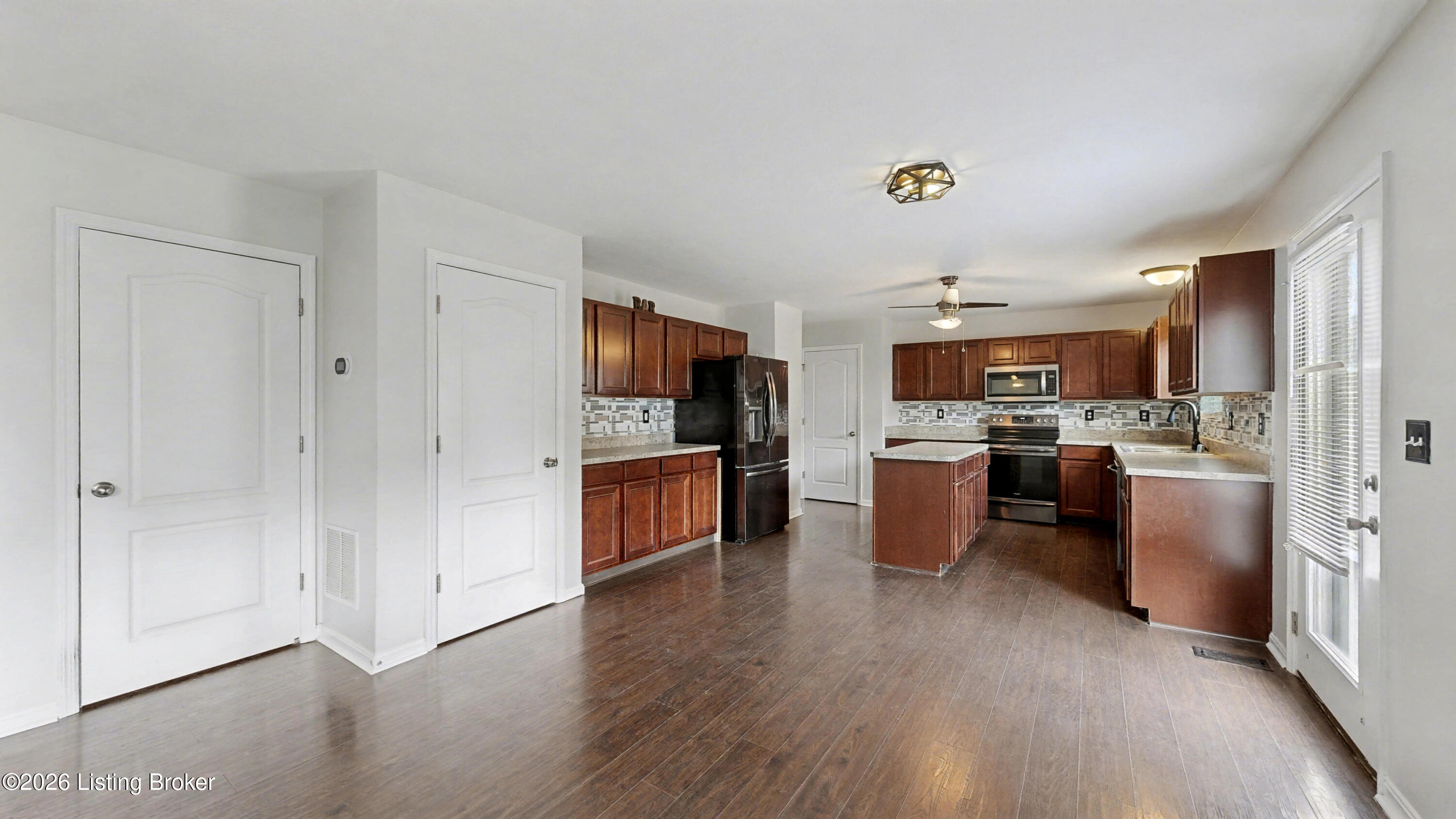 6057 Edgemont Way Property Photo 11