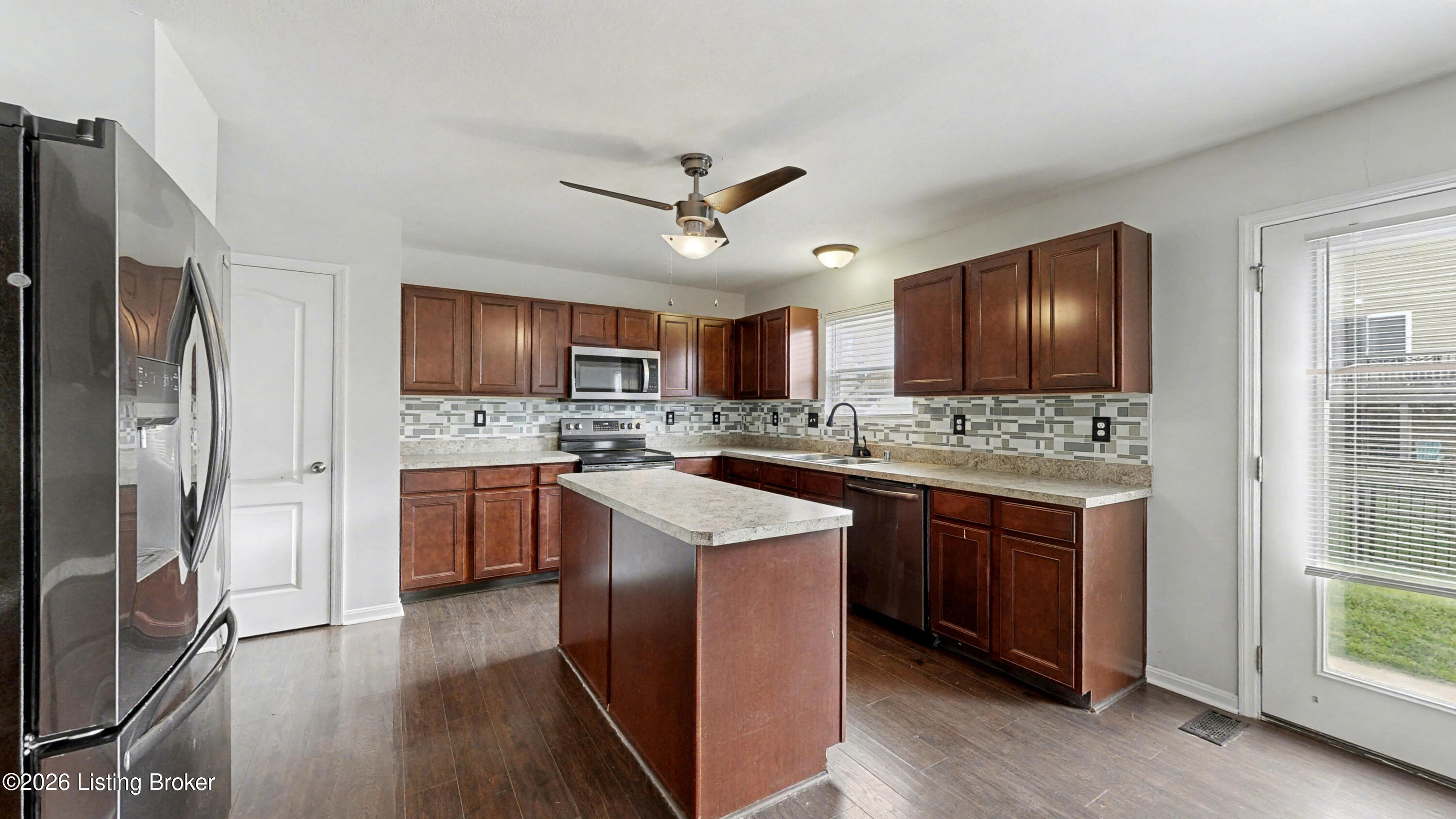 6057 Edgemont Way Property Photo 13